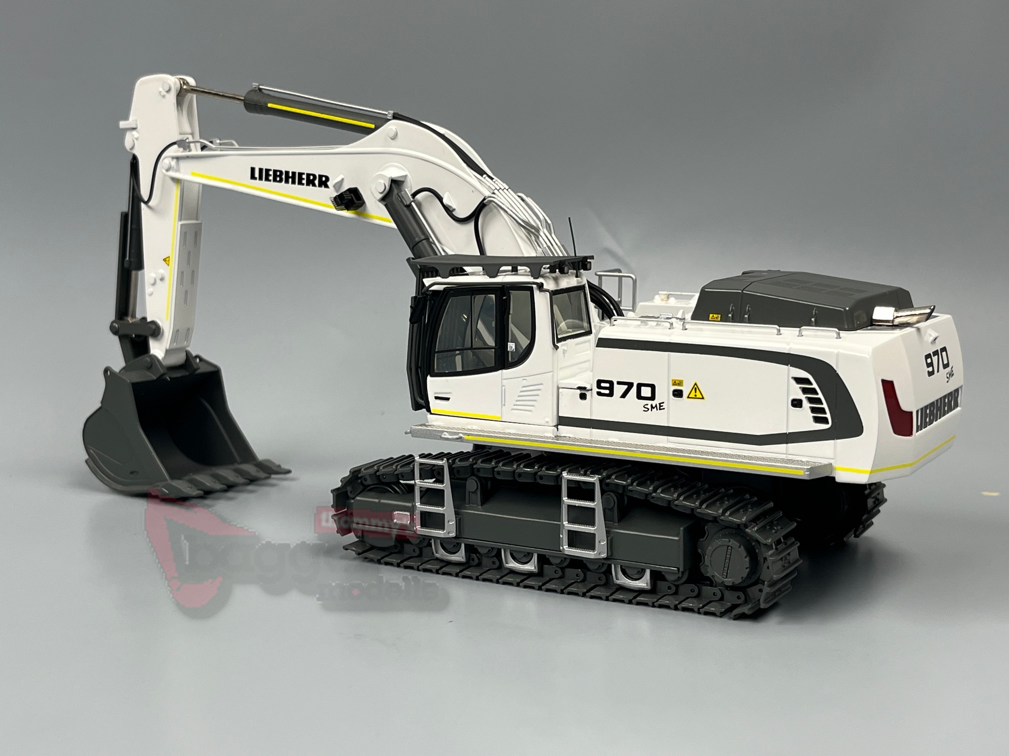 64-2016 - WSI - Liebherr R 970SME Hydraulikbagger - weiß - mit gelben Streifen 