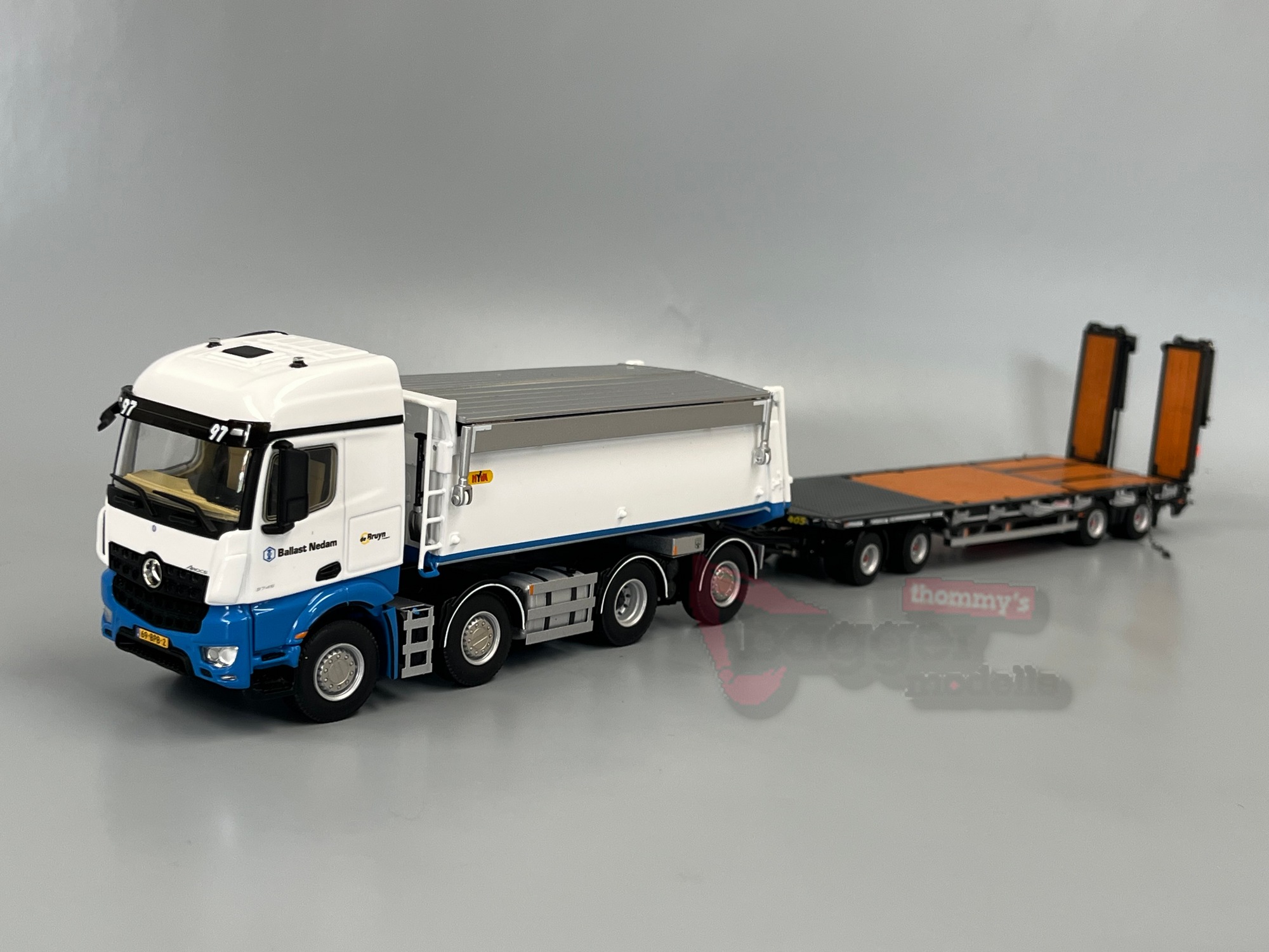 01-5155 - WSI - Mercedes-Benz Arocs MP4 8x2 Kipper mit 4achs Tiefladeranhänger - Ballast Nedam -