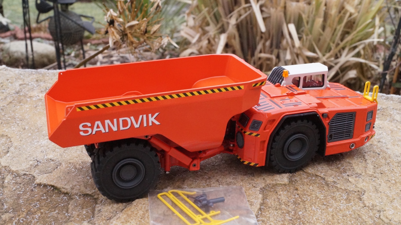 2767 -Conrad - SANDVIK  TH663  Muldenkipper