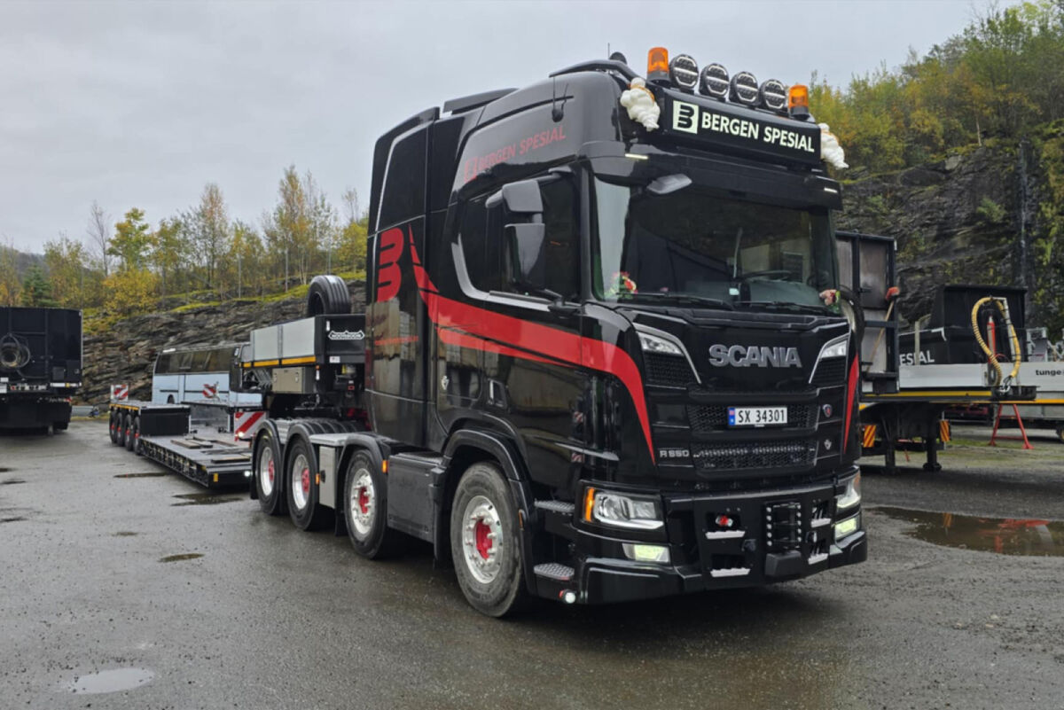 01-5306 - WSI - Scania R Highline CR20H 8x4 mit 2+4 Tiefladerauflieger - Bergen - NO