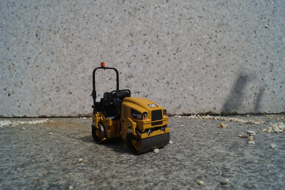 85593 -DCM - CAT CB 2.7 Kompakt Walze