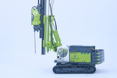 25028-3 -Bymo - RTG Teleskopmäkler RG21T mit Hydraulikrüttler (2023) "Kynnigsrud"