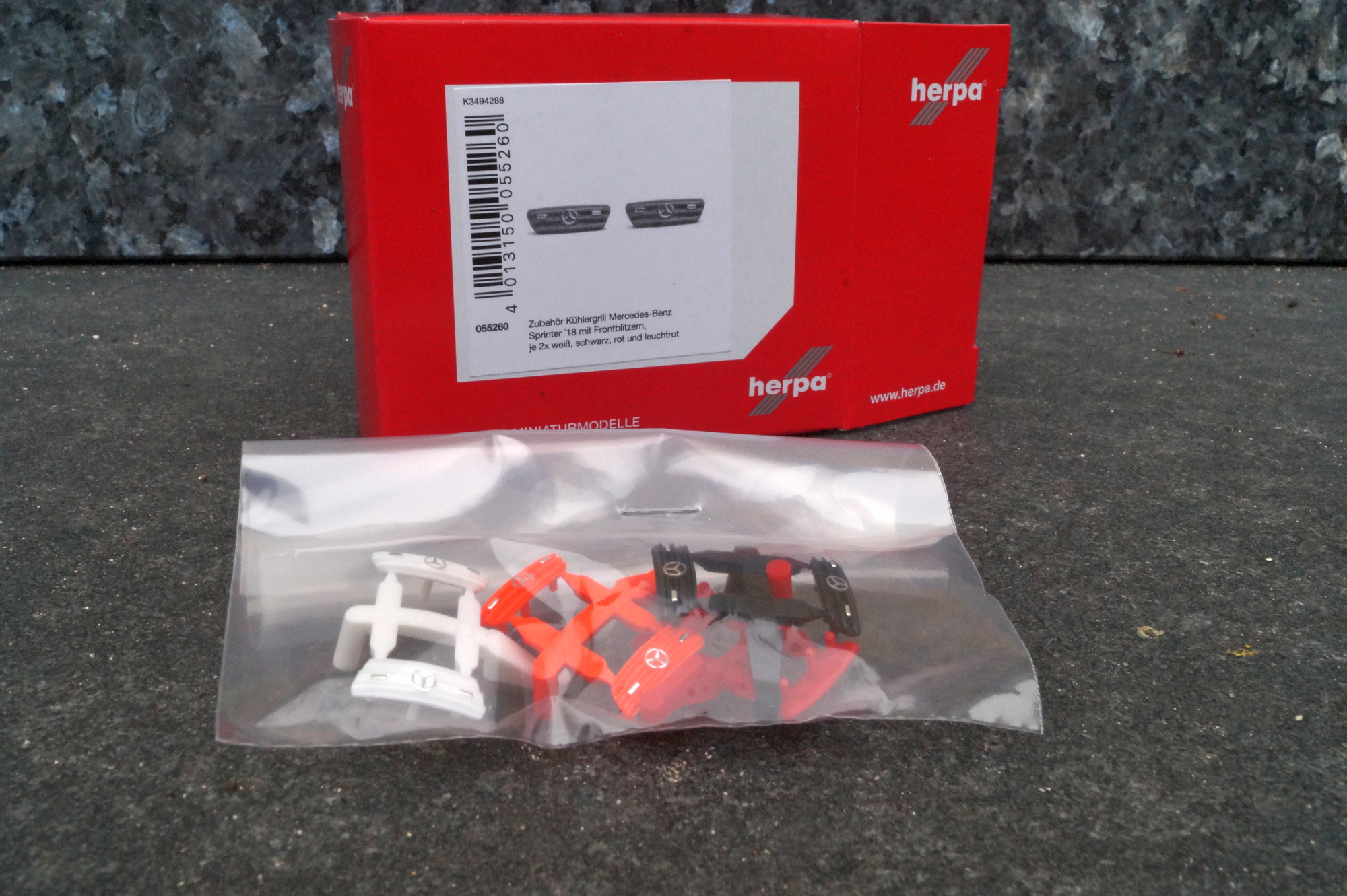 055260 - Herpa -Zubehör Kühlergrill Mercedes-Benz Sprinter ‘18 mit Frontblitzern, 