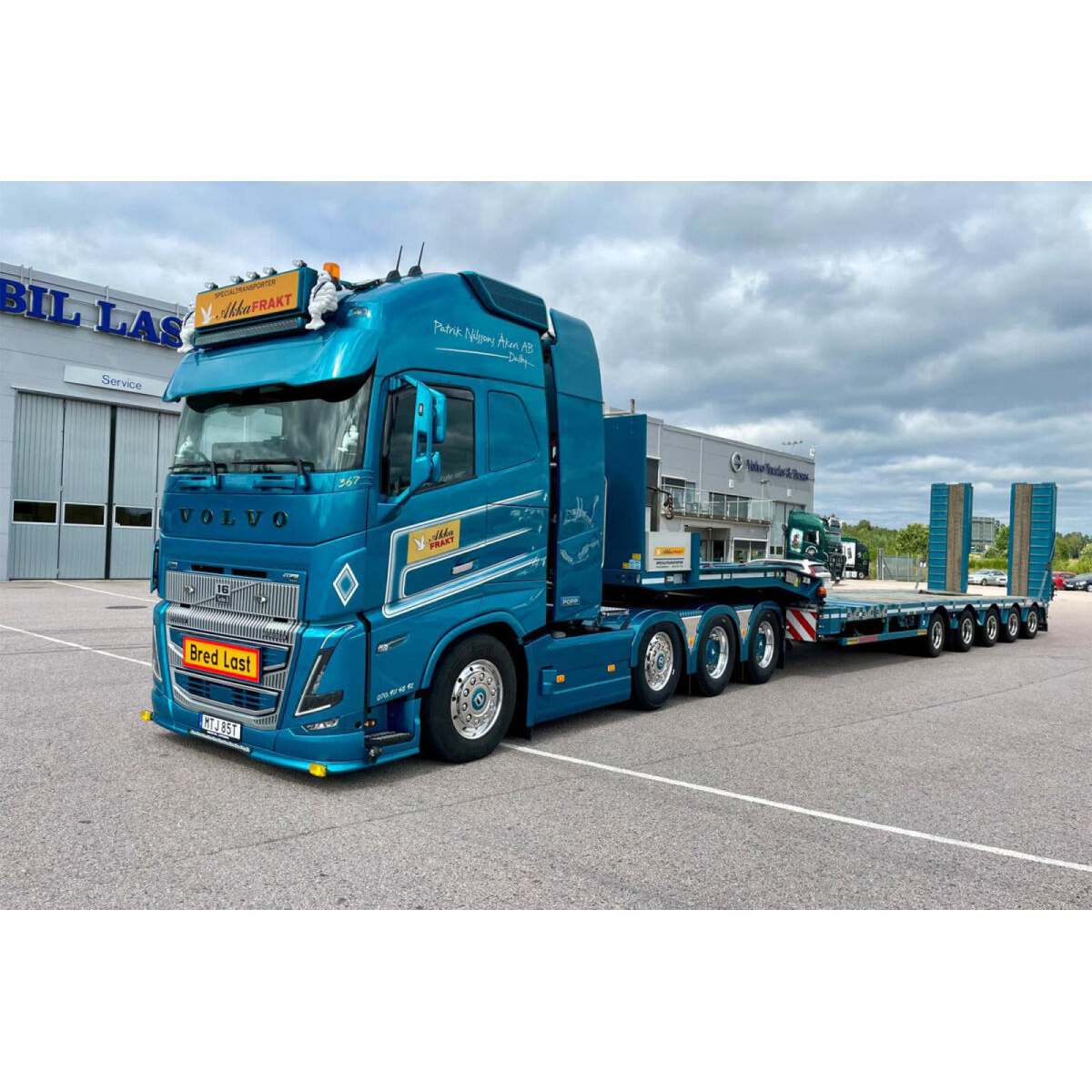 01-5449 - WSI - Volvo FH5 Globetrotter XL 8x4 mit 5achs Manoovr Tieflader - Akka Frakt - SWE