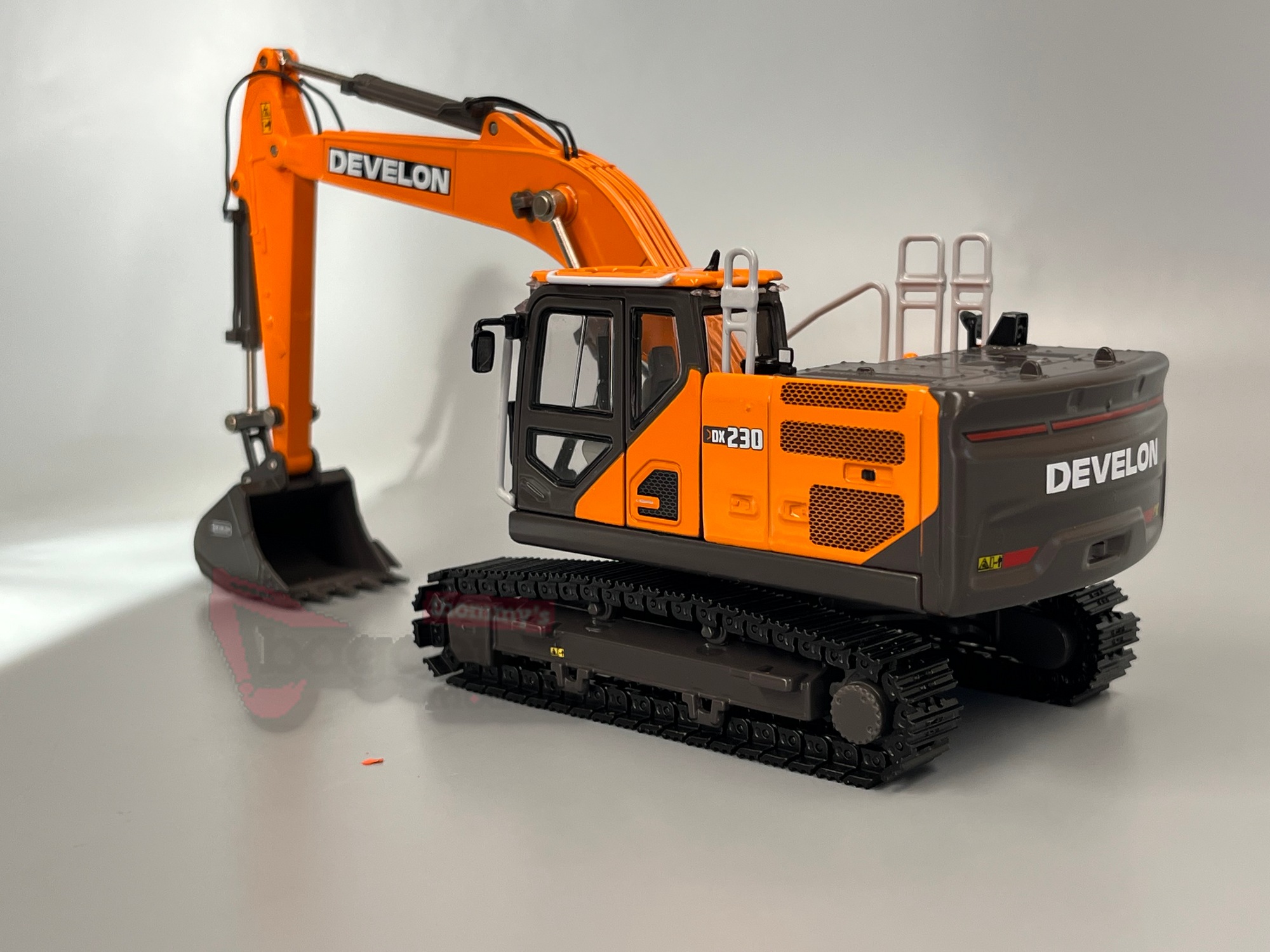 16-1038 - IMC - Develon DX230LC-9 Kettenbagger