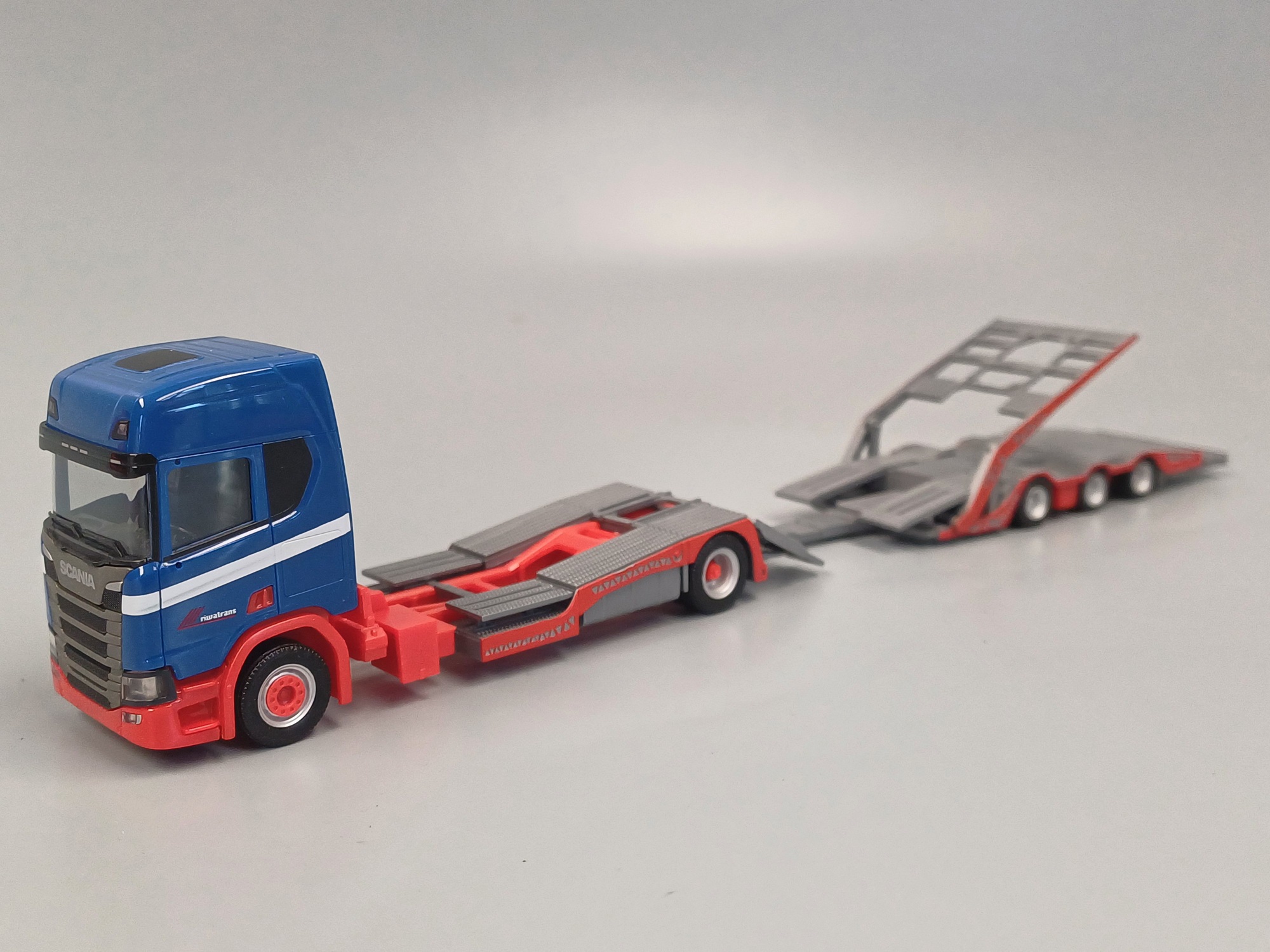 318242 - Herpa - Scania CR 20 HD LKW-Transport-Hängerzug "Riwatrans"