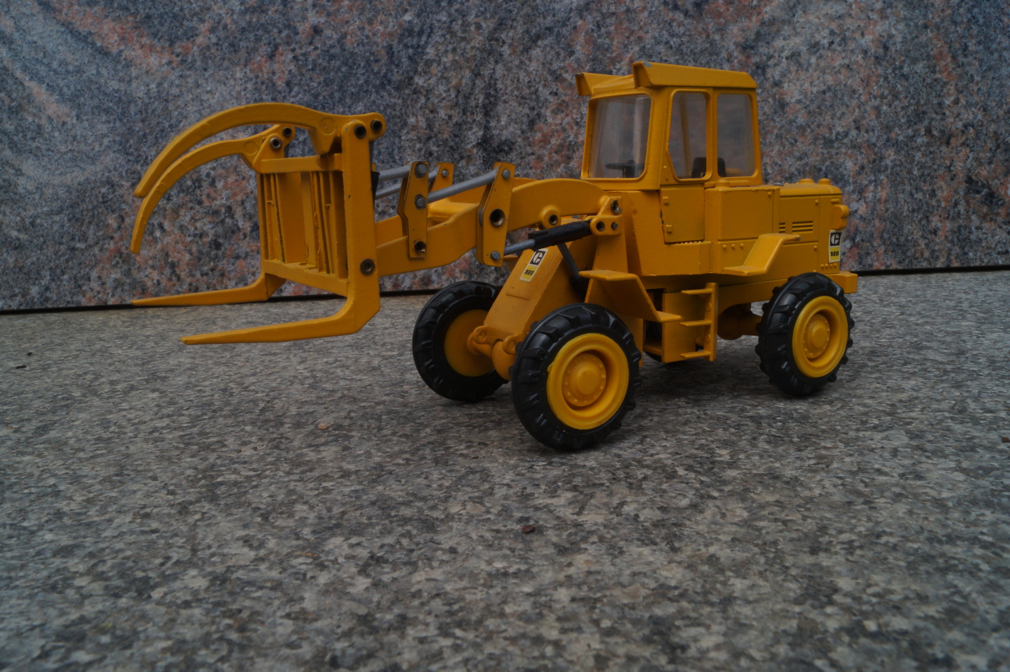 CAT 920 Radlader mit Greifer