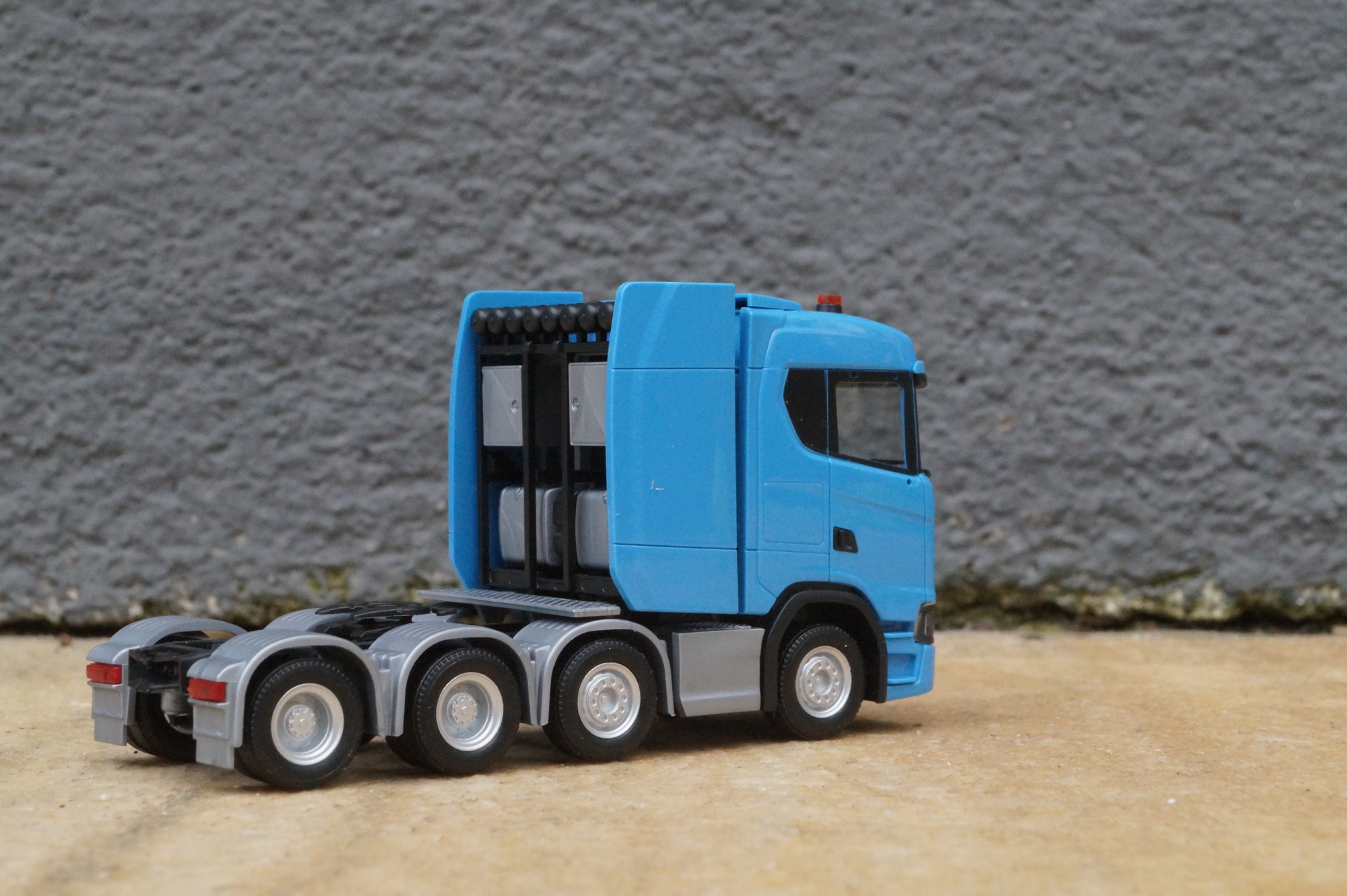 315753-2 -Herpa -Scania CS 20 ND Schwerlastzugmaschine, hellblau