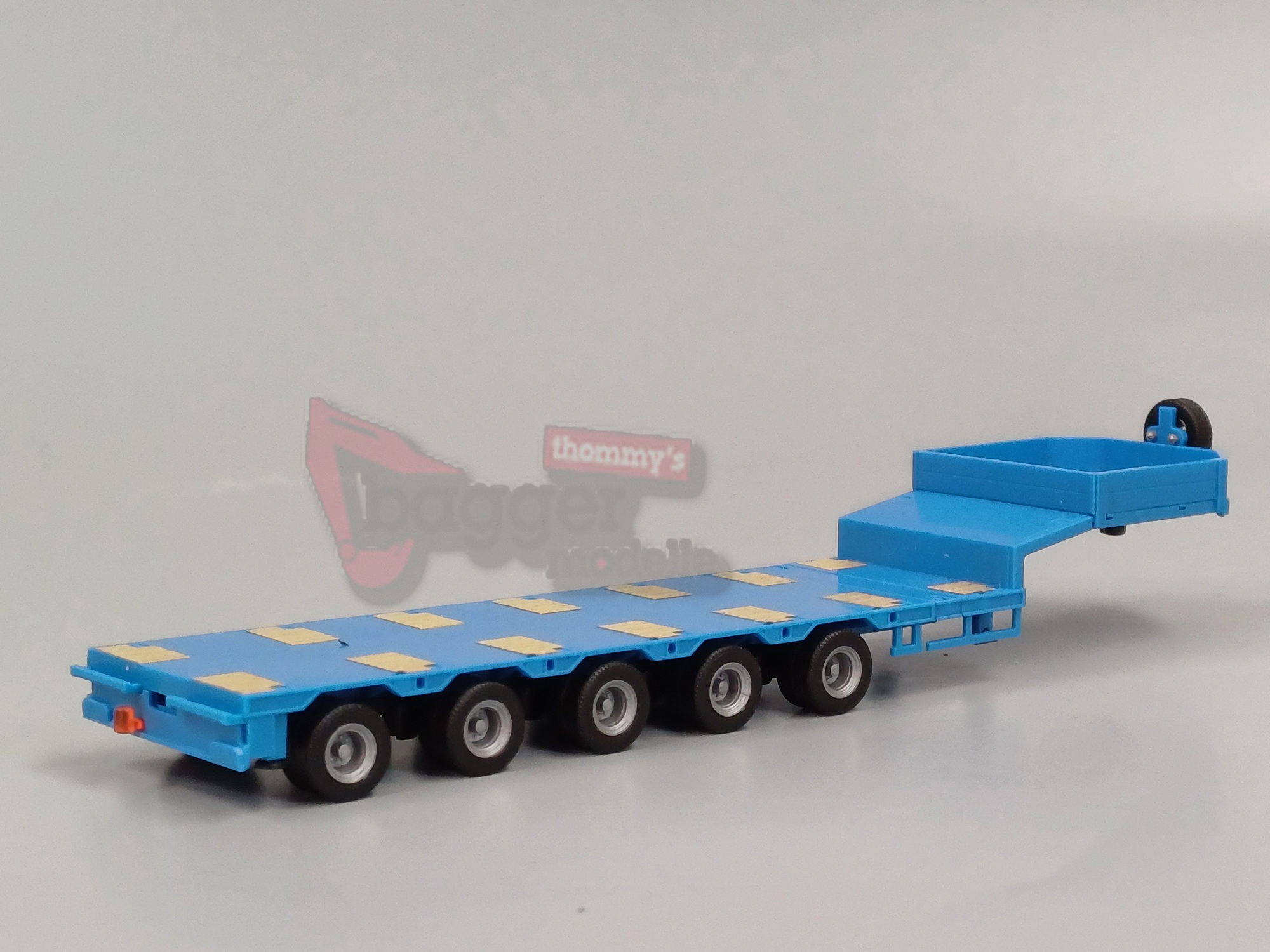 076388-011 - Herpa - Semitieflade-Auflieger 5achs, himmelblau