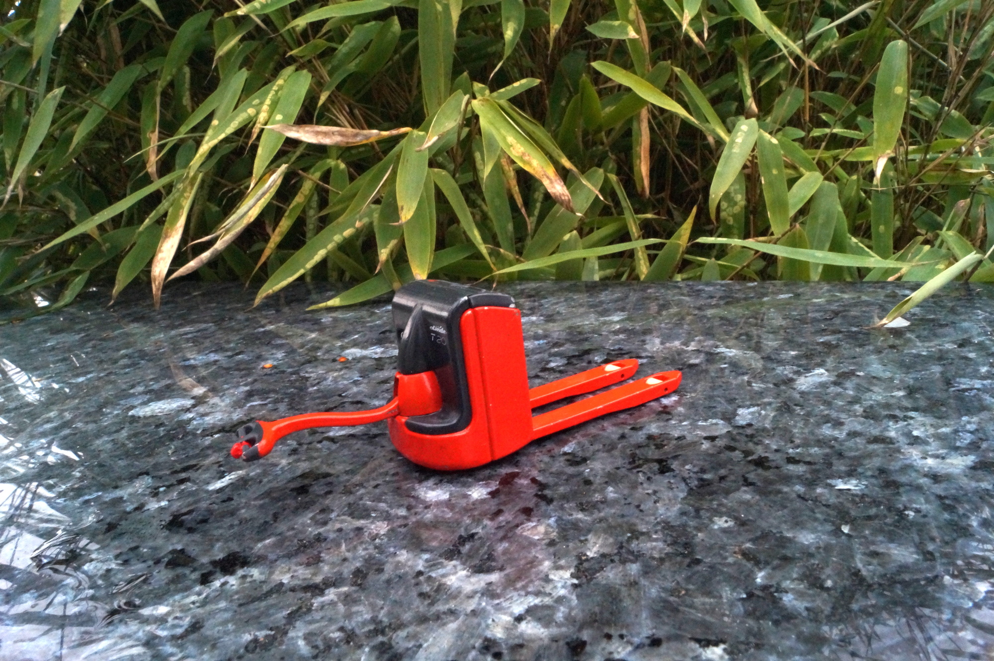 2983 - Conrad - Linde T 20 Gabelstapler  1:25