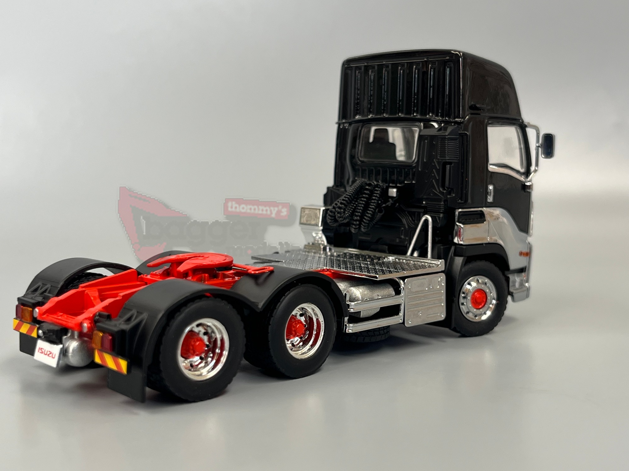 01-5194 - WSI - ISUZU GIGA SHORT 6x4 3achs Zugmaschine, schwarz