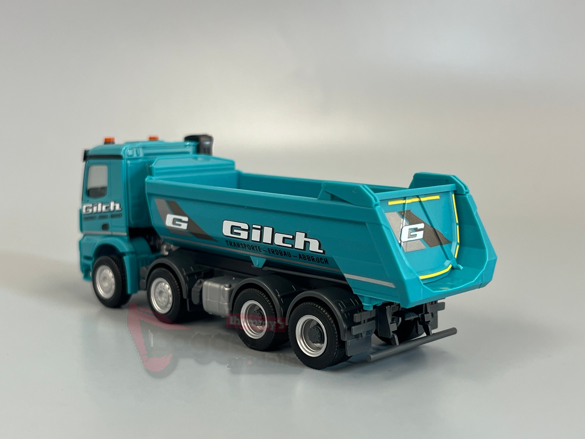 321174- Herpa - Mercedes-Benz Arocs Rundmulden-LKW "Gilch Erdbau und Transport" 
