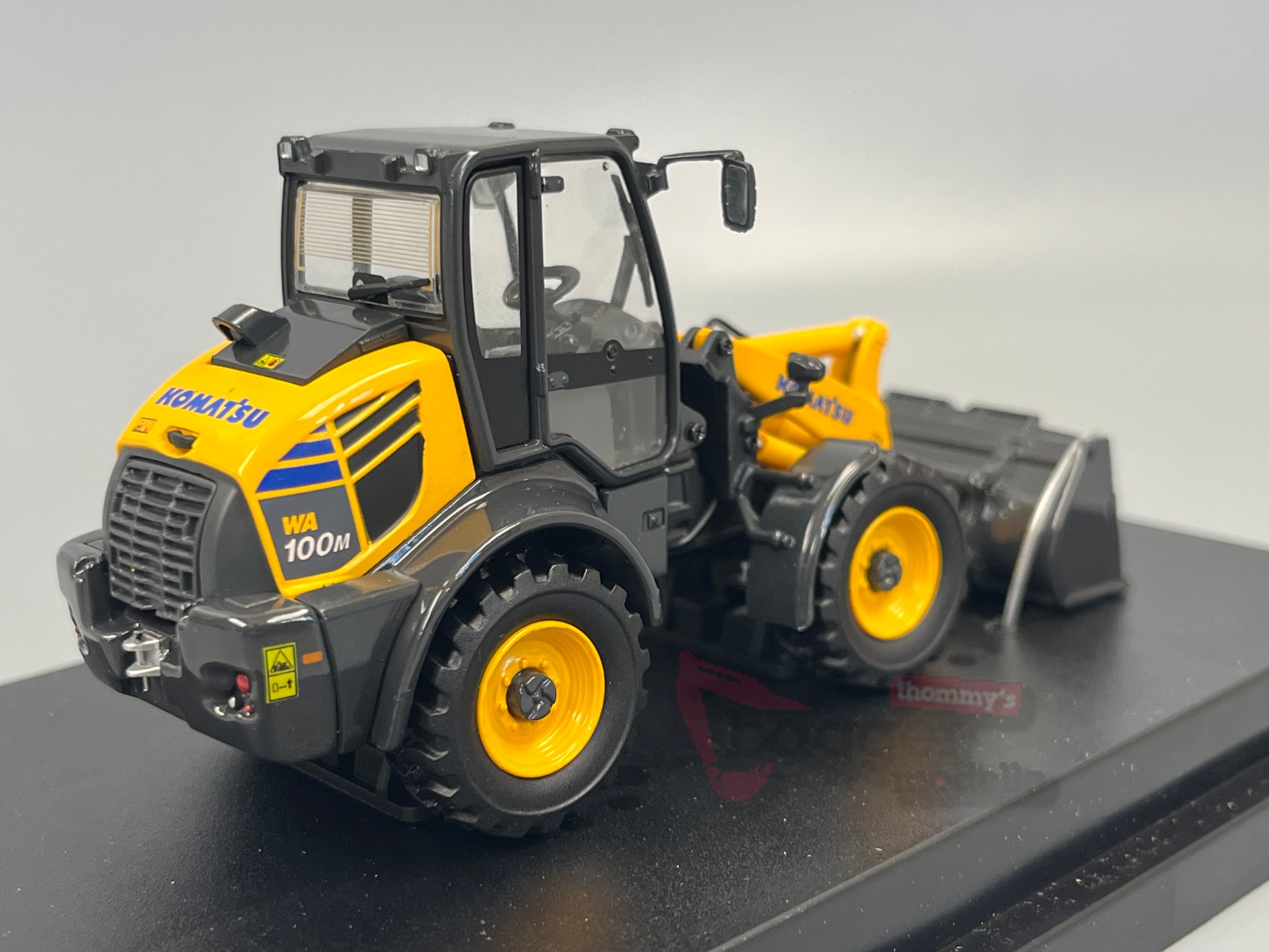 8145 - UH - Komatsu WA100M-8  Radlader