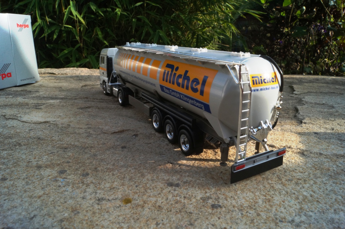 929127 -Herpa - MAN TGX XLX Kippsilo-Sattelzug "Michel Bau GmbH"