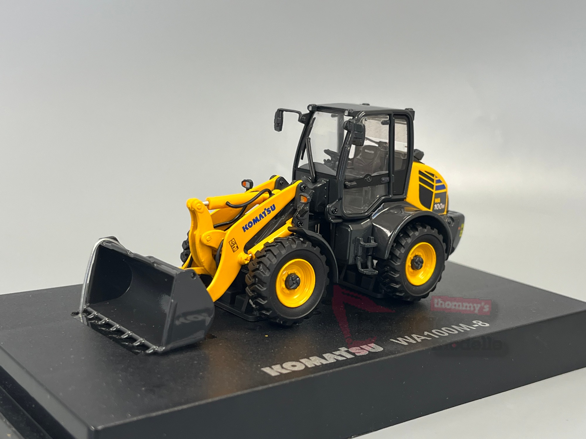 8145 - UH - Komatsu WA100M-8  Radlader