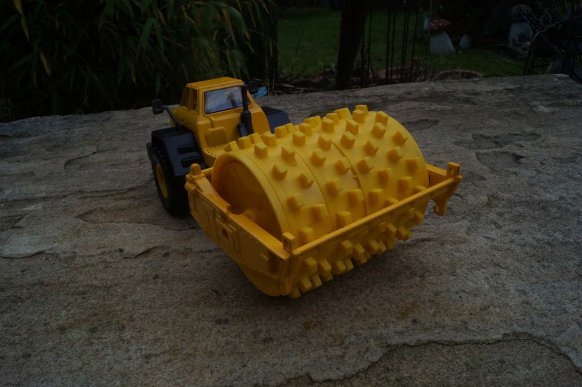 Tonka mit Stanpffusswalze