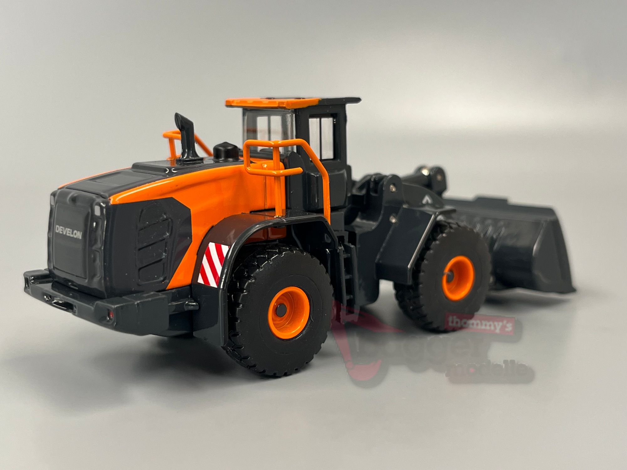 16-1033 - IMC - Develon DL420 Radlader
