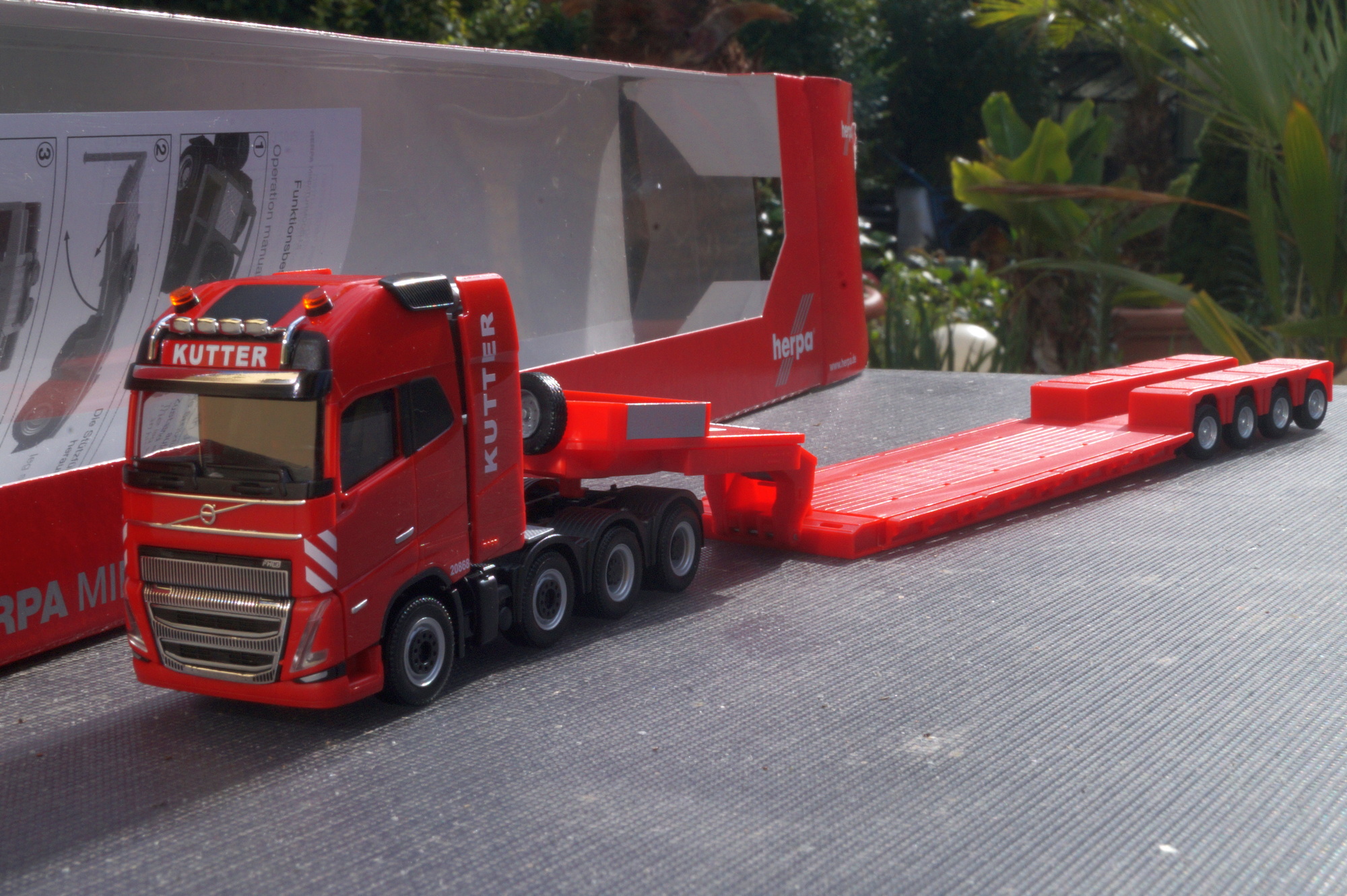 317962 - Herpa - Volvo FH 16 GL XL 2020 mit Nooteboom-Pendel-X-Auflieger, 4achs "Kutter"