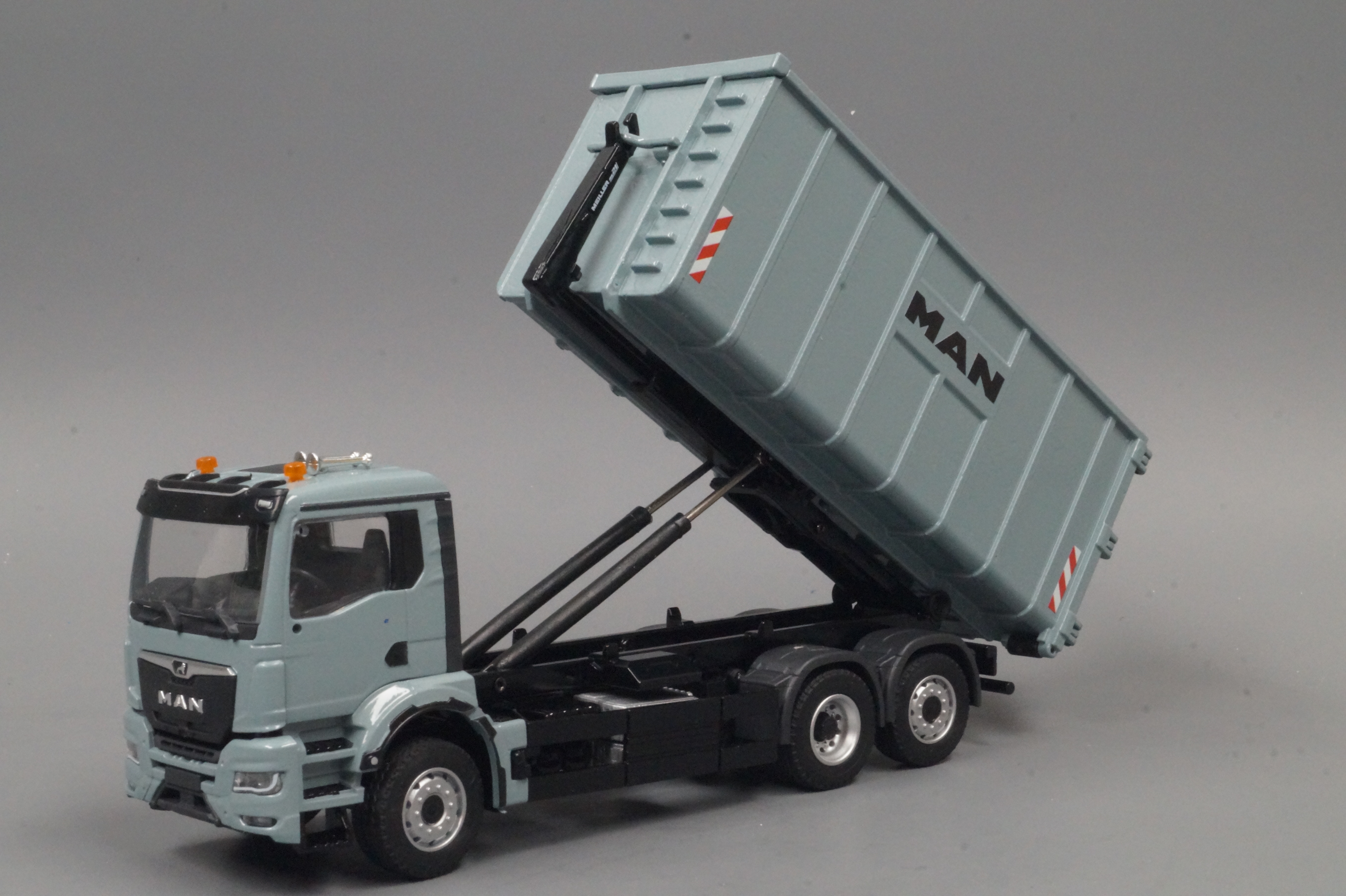 81217E -Conrad - MAN TGS TN Meiller Abrollkipper  anthrazit metallic