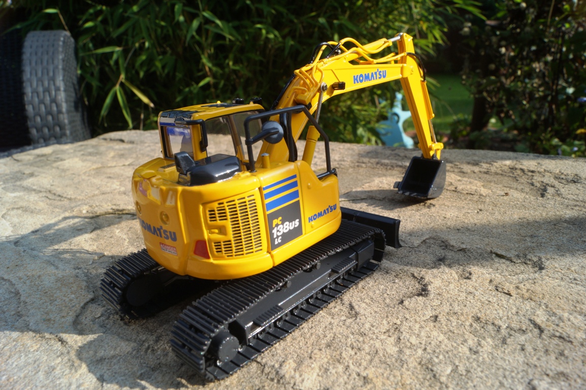 503360 -First Gear - Komatsu Kurzheckbagger PC 138 US LC-11