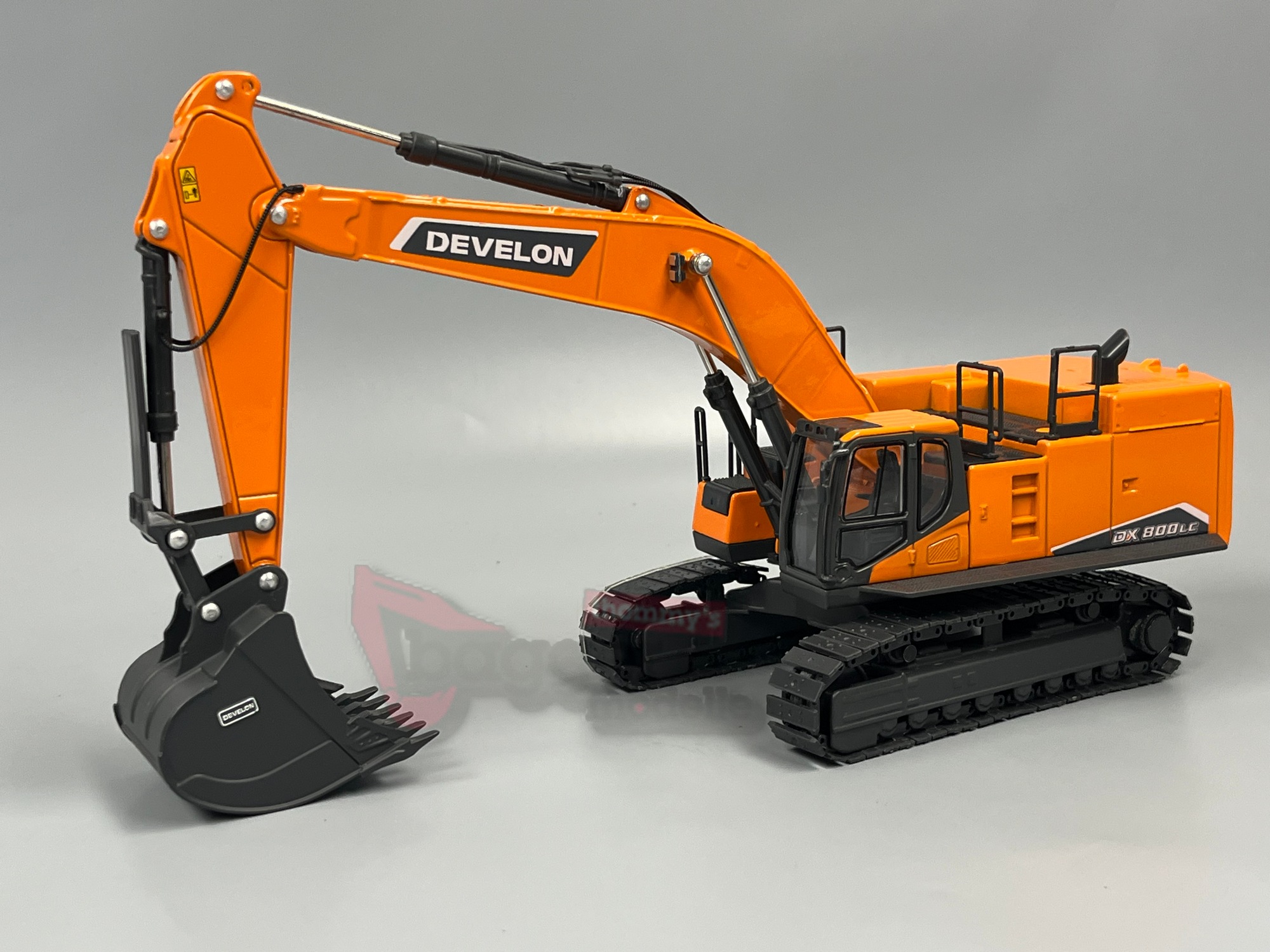 16-1042 -IMC - Develon DX 800LC Kettenbagger