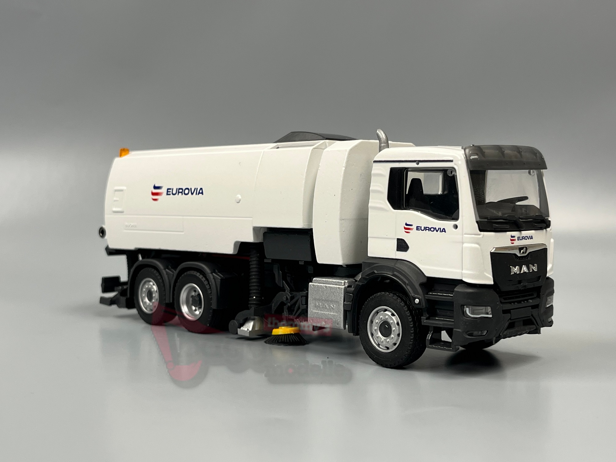 81257-2 - Conrad -BUCHER MaxPowa V120 Kehrmaschine auf MAN TGS NN 3achs "Eurovia"