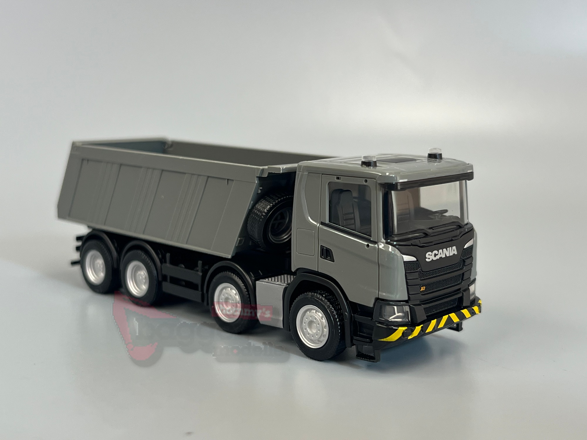 321402 -Herpa - Scania XT 17 Kipp-LKW 4achs, grau-gelb