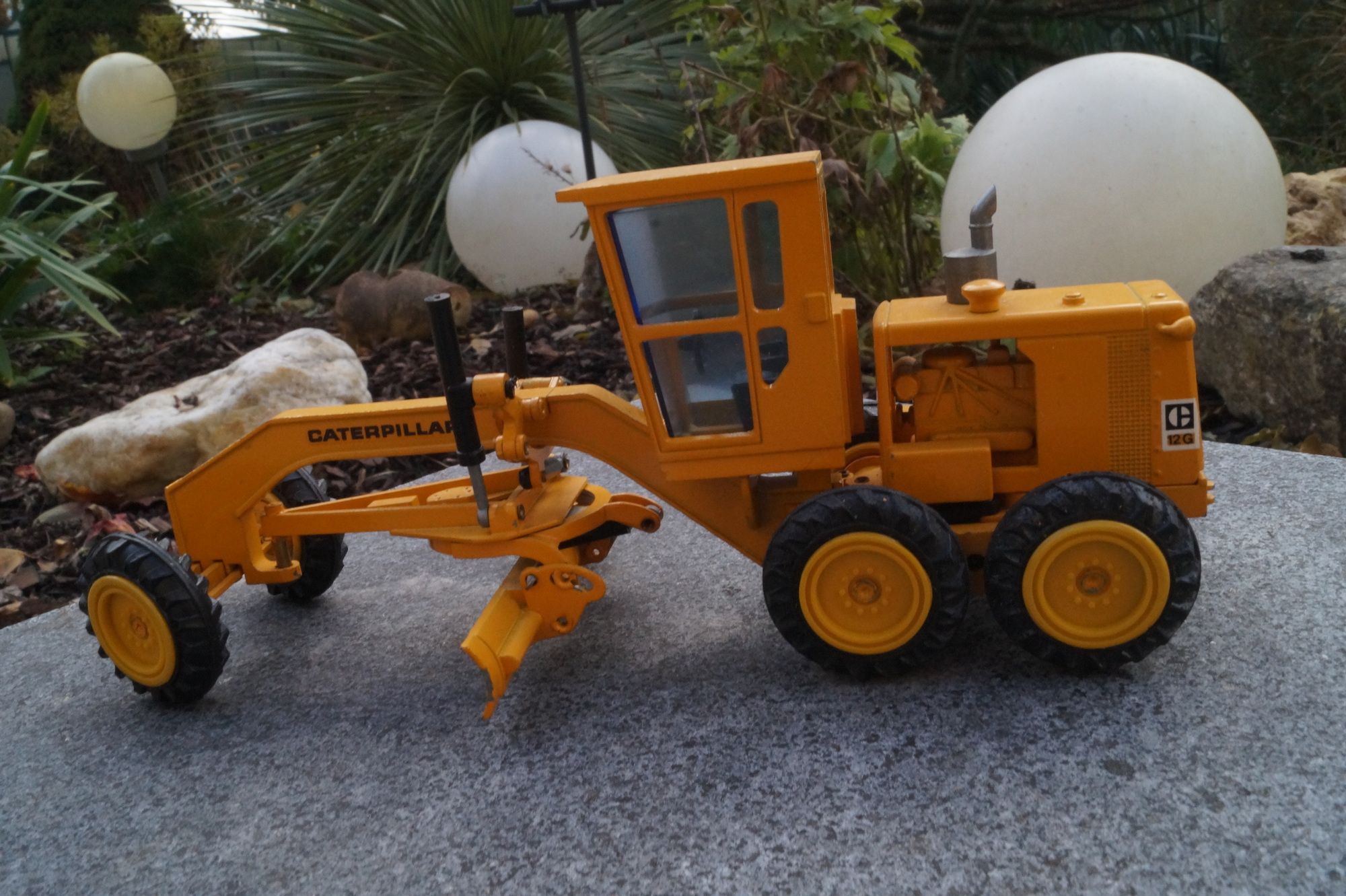 150 - NZG- CAT 12G Grader