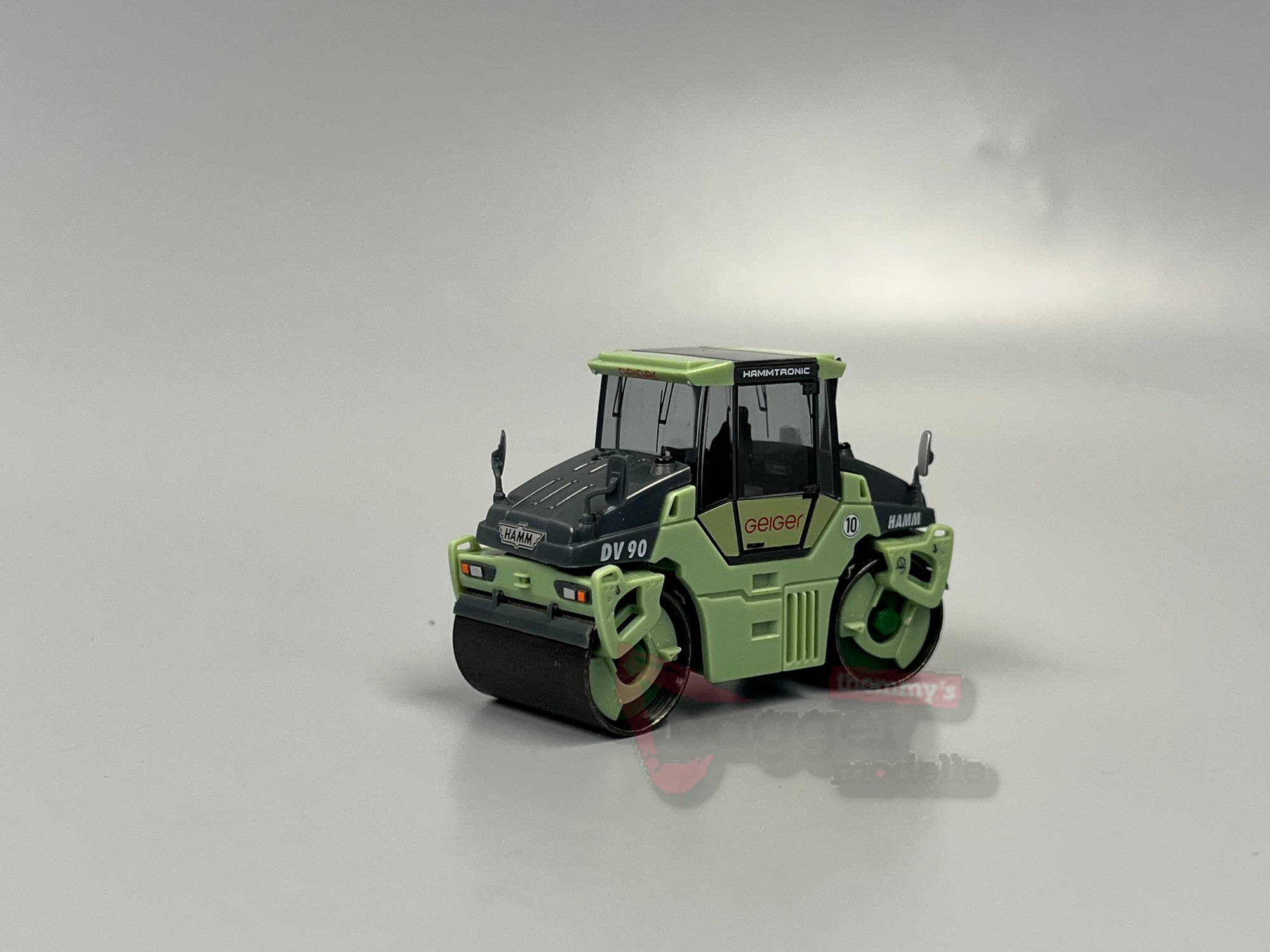 956949 -Herpa - Hamm DV 90 Tandemwalze "Geiger"
