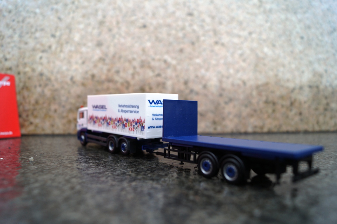 310918 - Herpa  - MAN TGS L Wechselkoffer-LKW mit Hänger und Flat "Wasel Krane