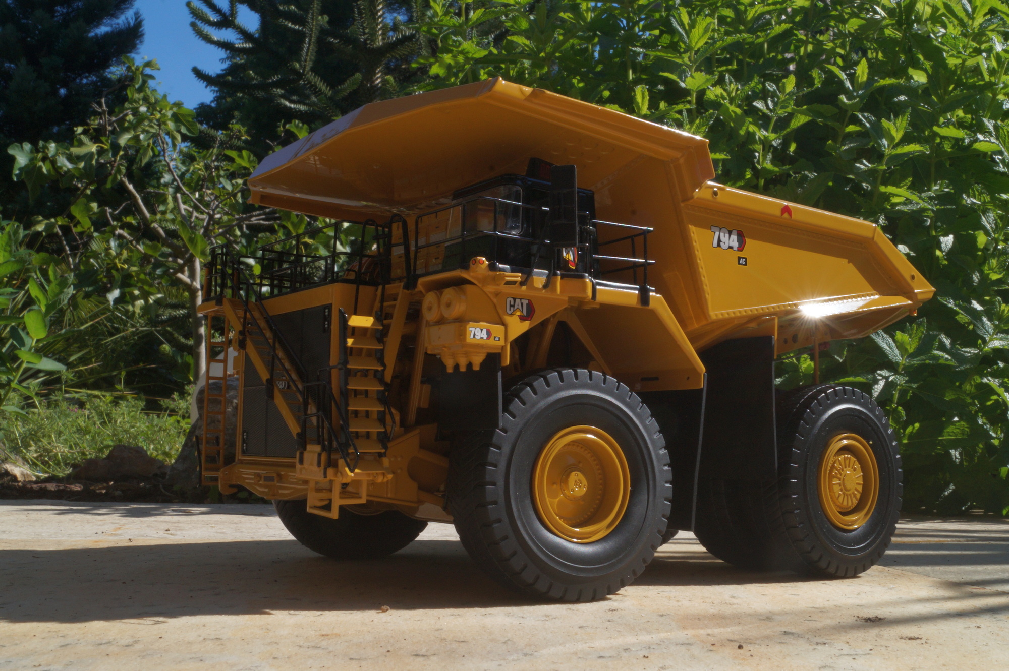 85670 -DCM -Cat 794 AC Muldenkipper