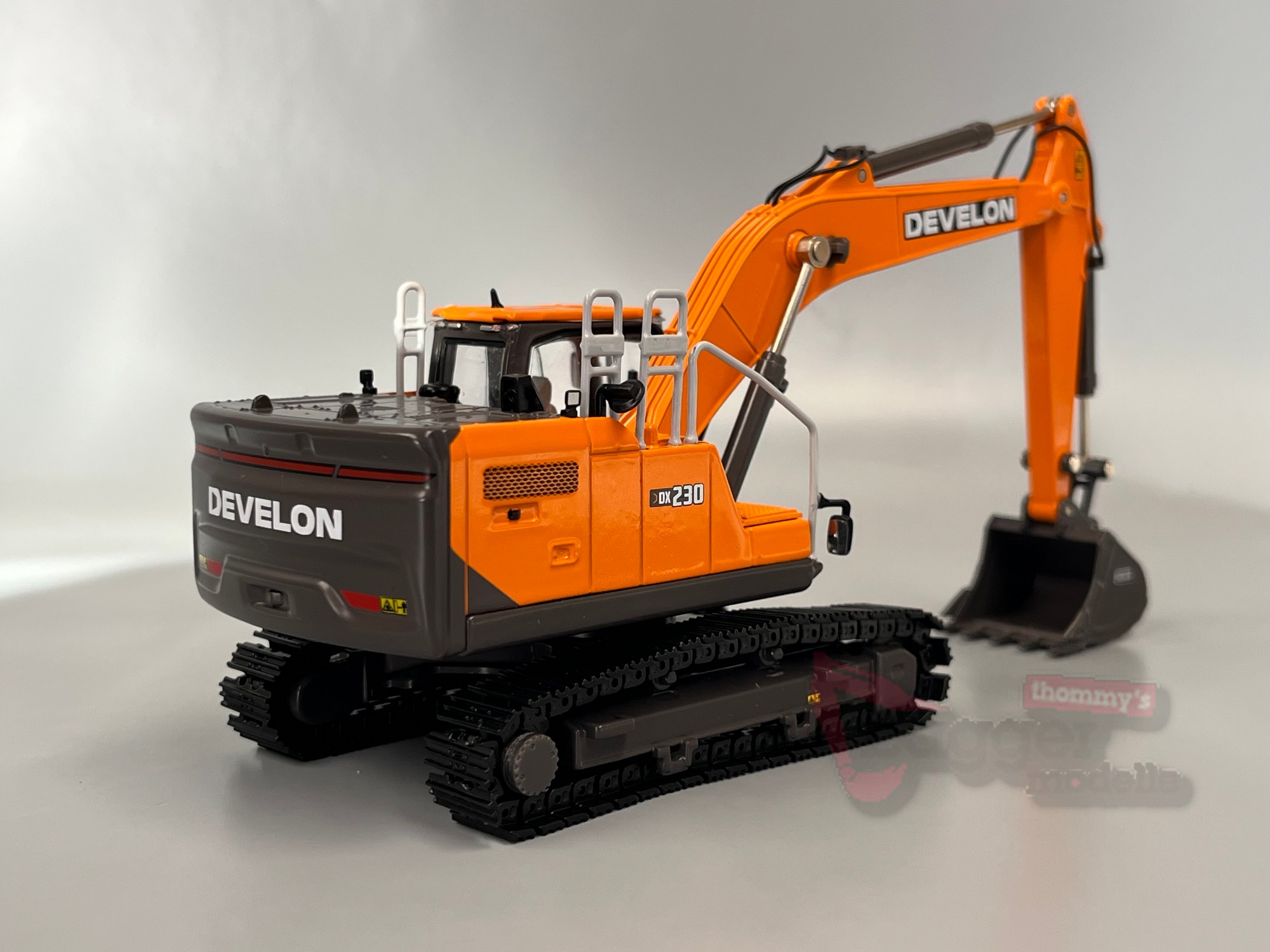16-1038 - IMC - Develon DX230LC-9 Kettenbagger