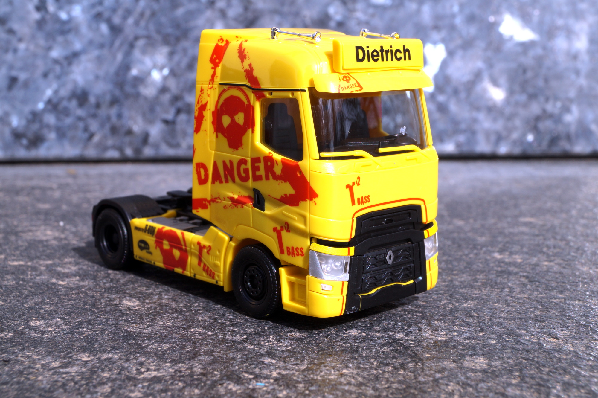 314183 - Herpa - Renault T 2achs Zugmaschine - Dietrich Nutzfahrzeuge / Danger