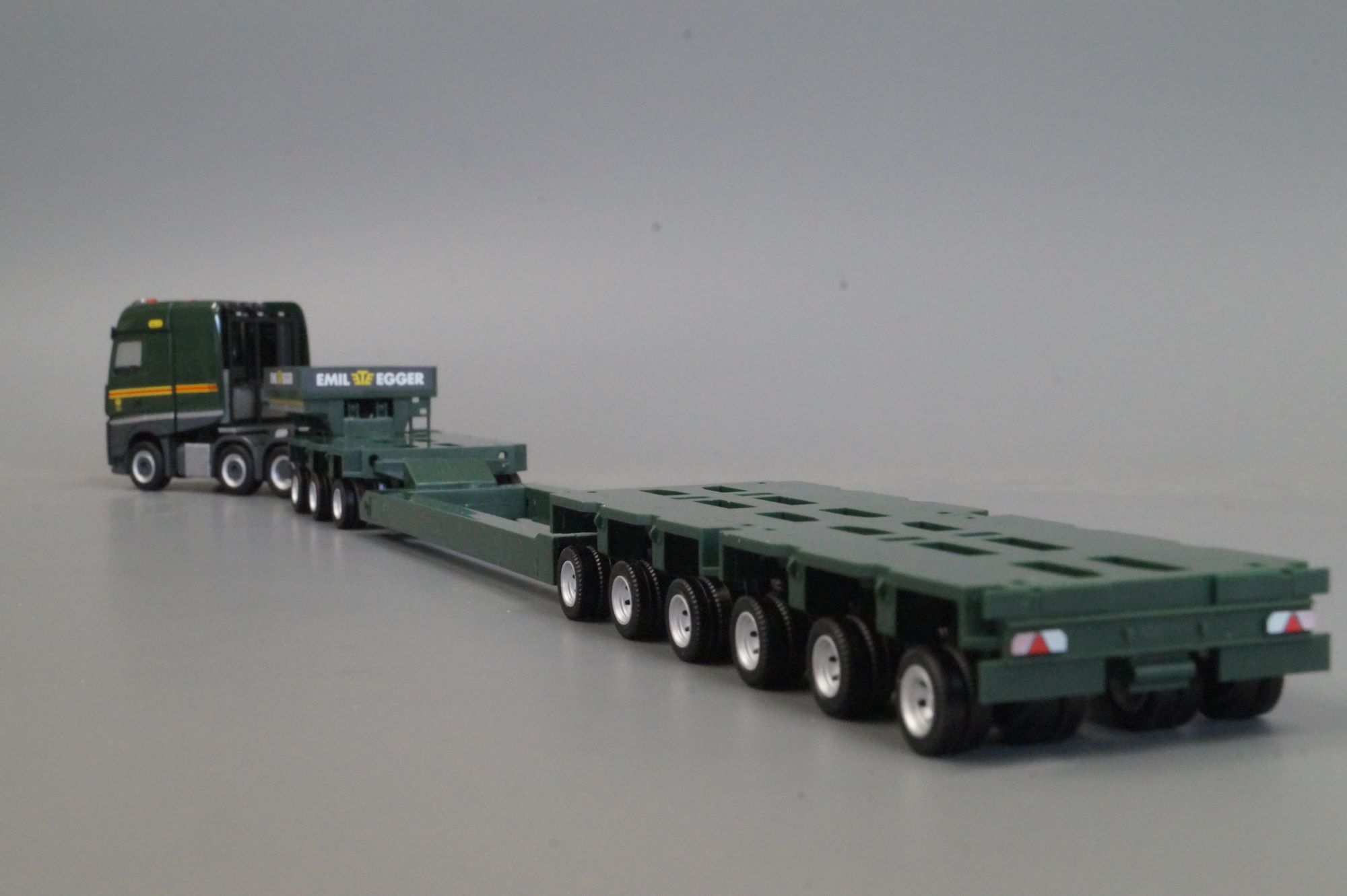 317337 - Herpa -Mercedes-Benz Arocs Tieflade-Sattelzug "Emil Egger" (Schweiz