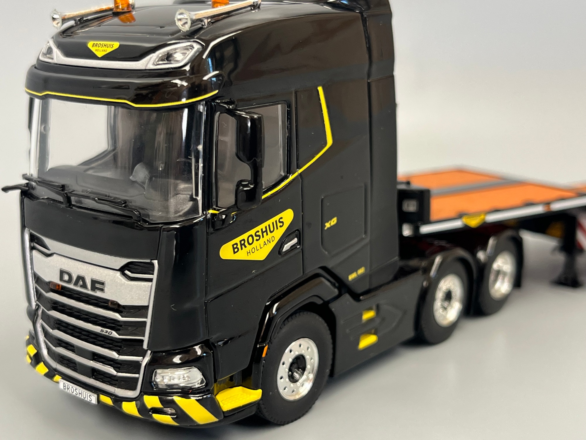 04-2244 - WSI - DAF XG MY25 6X2 3achs Zugmaschine mit 4achs Broshuis Tieflader - Broshuis - NL