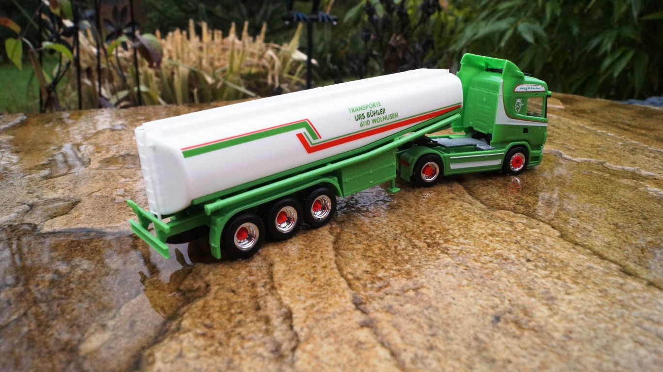 926003 - Herpa -Scania R 09 nHL Benzintank Sattelzug "Urs Bühler" CH