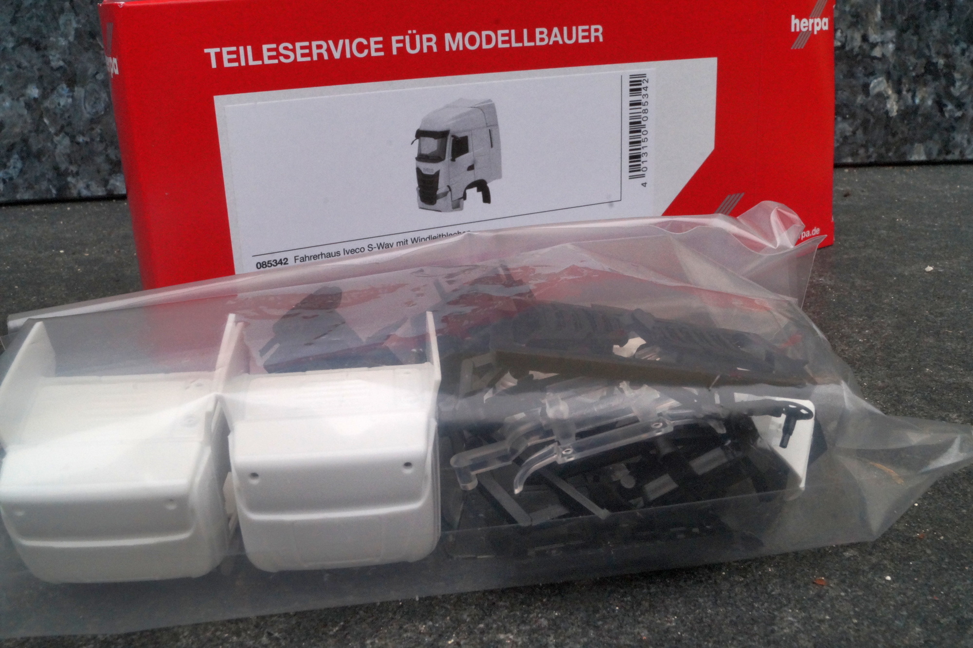 085342 - Herpa - Zubehör 	Teileservice Fahrerhaus Iveco S-Way mit Windleitblechen (2 Stück)