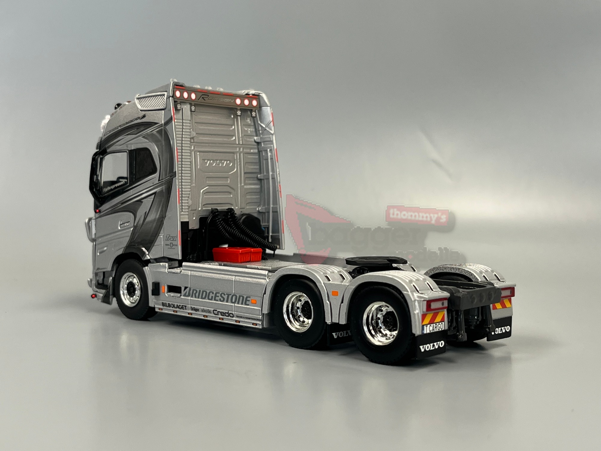01-4963 - WSI - Volvo FH5 Globetrotter XL 6x2 3achs Zugmaschine - Tank Cargo - SE