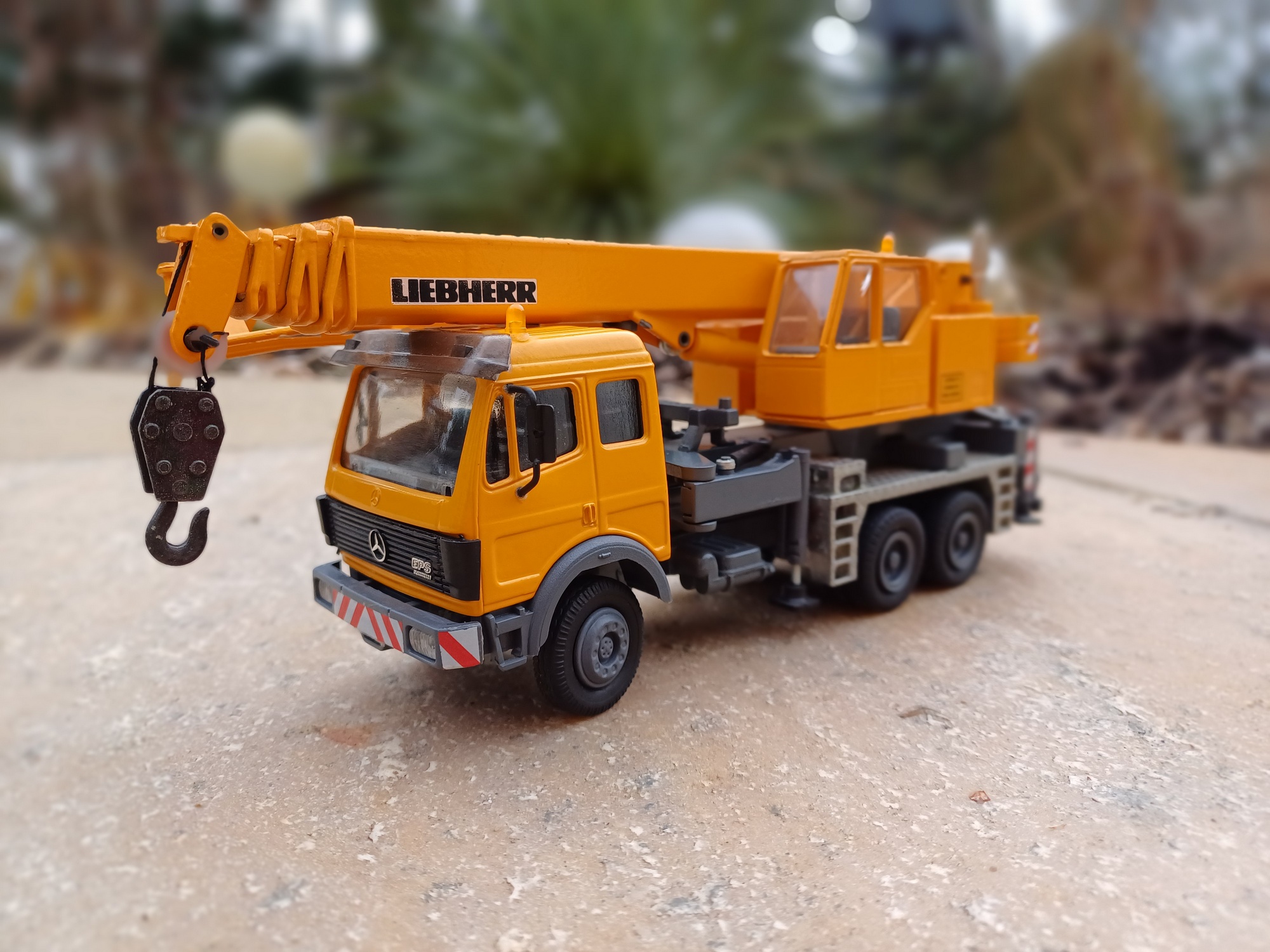 Liebherr 3achs Mobilkran auf Mercedes Actros mit Spitze