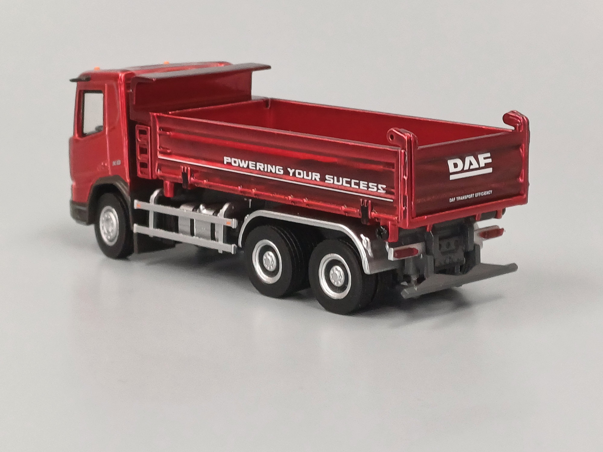 8-2171 - Universal Hobbies - DAF XD Hinterkipper "Rouge Flamme rot" 1:87
