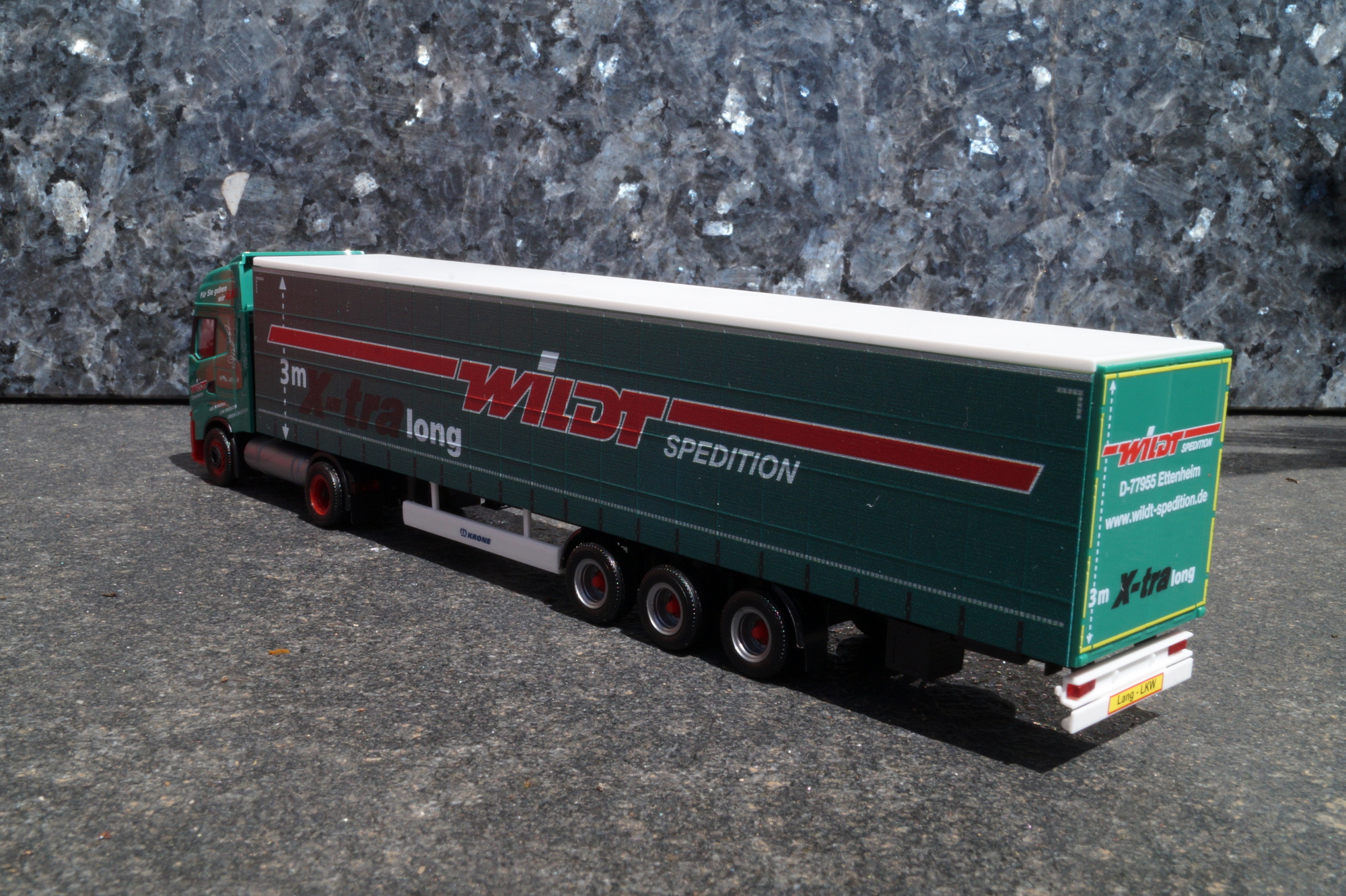 314947 - Herpa - Iveco S-Way LNG Gardinenplanen-Sattelzug 15 m „Wild"