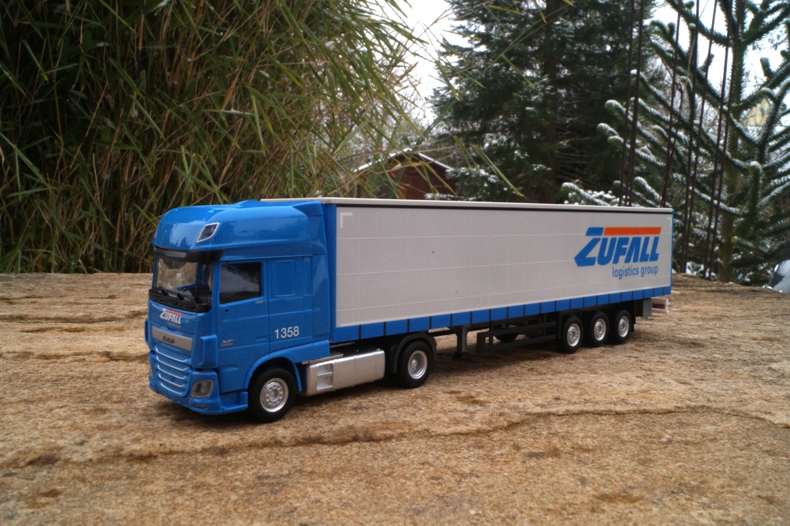 931687 -Herpa - DAF XF SSC Gardinenplanen Sattelzug "Zufall"