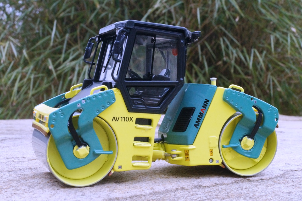 1930 - Ros - Ammann  AV 110X  Glattbandwalze