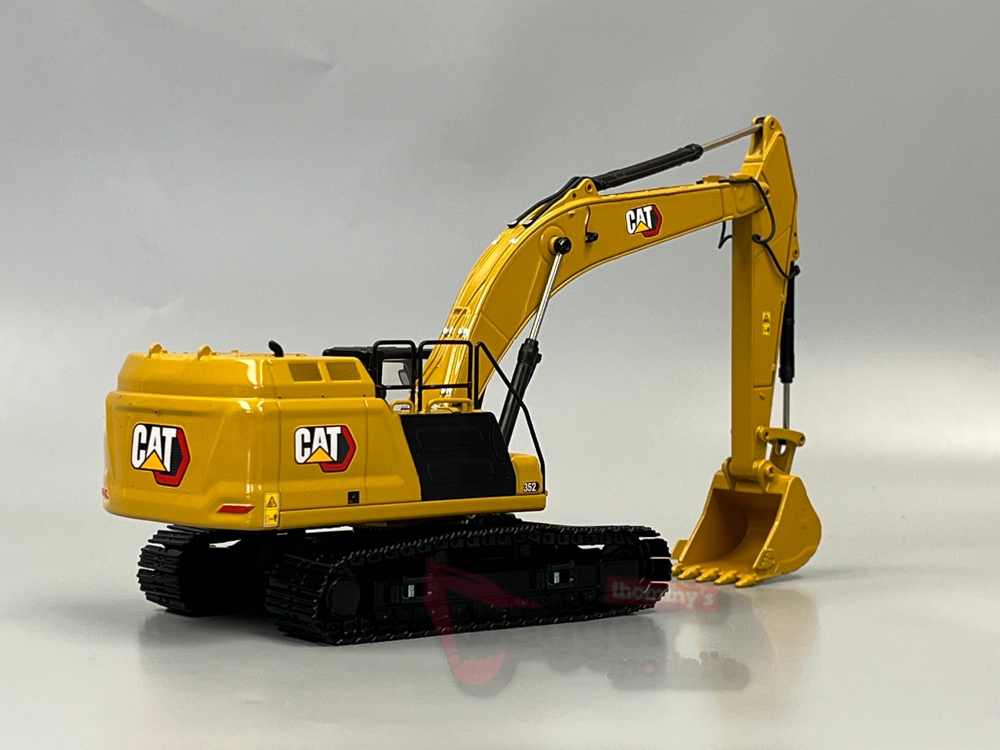 85792 - Diecast Masters - CAT 352 Next Gen Bagger