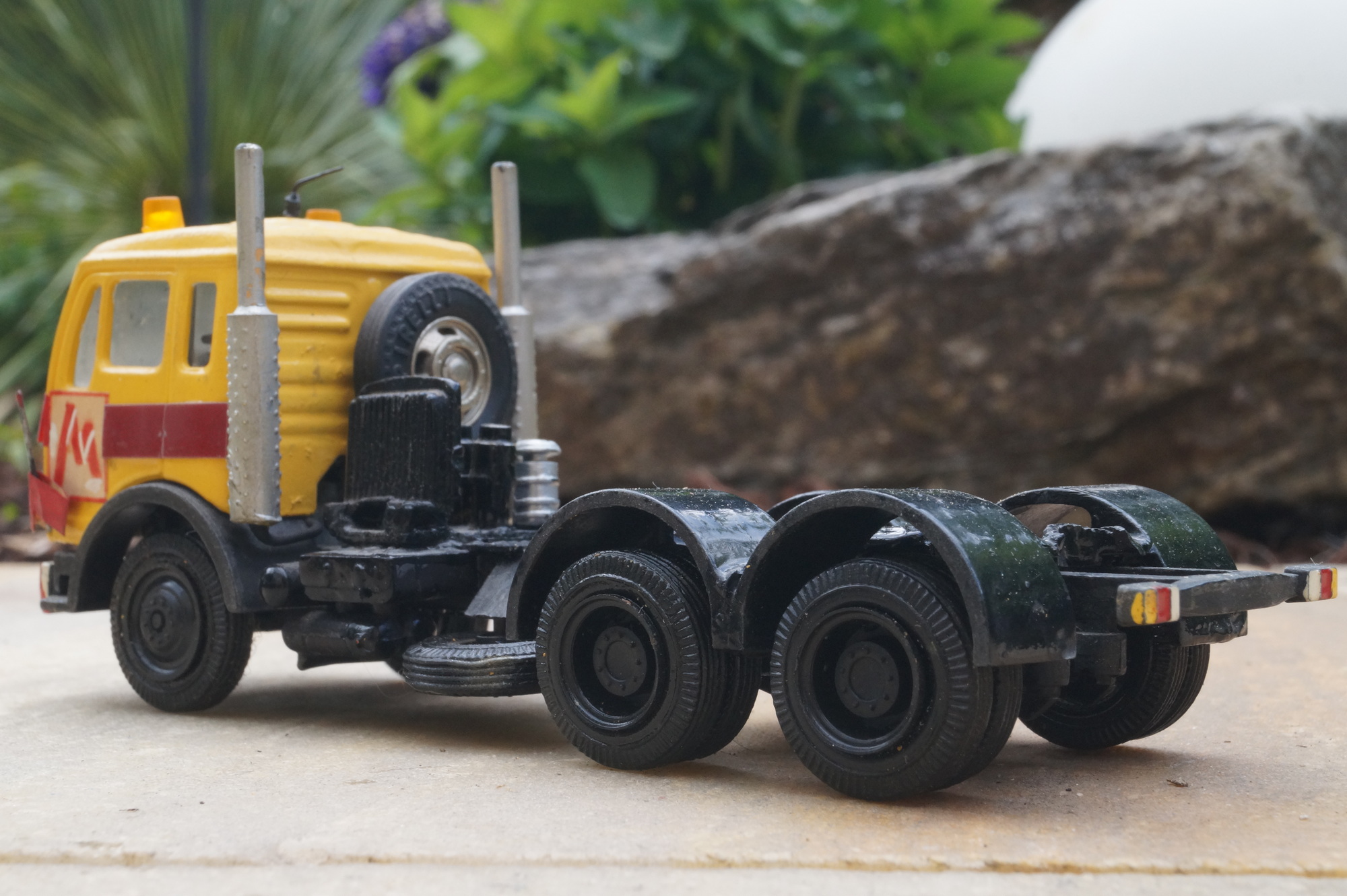 Mercedes Benz 3achs Solozugmaschine "Markgraf Aufkleber"