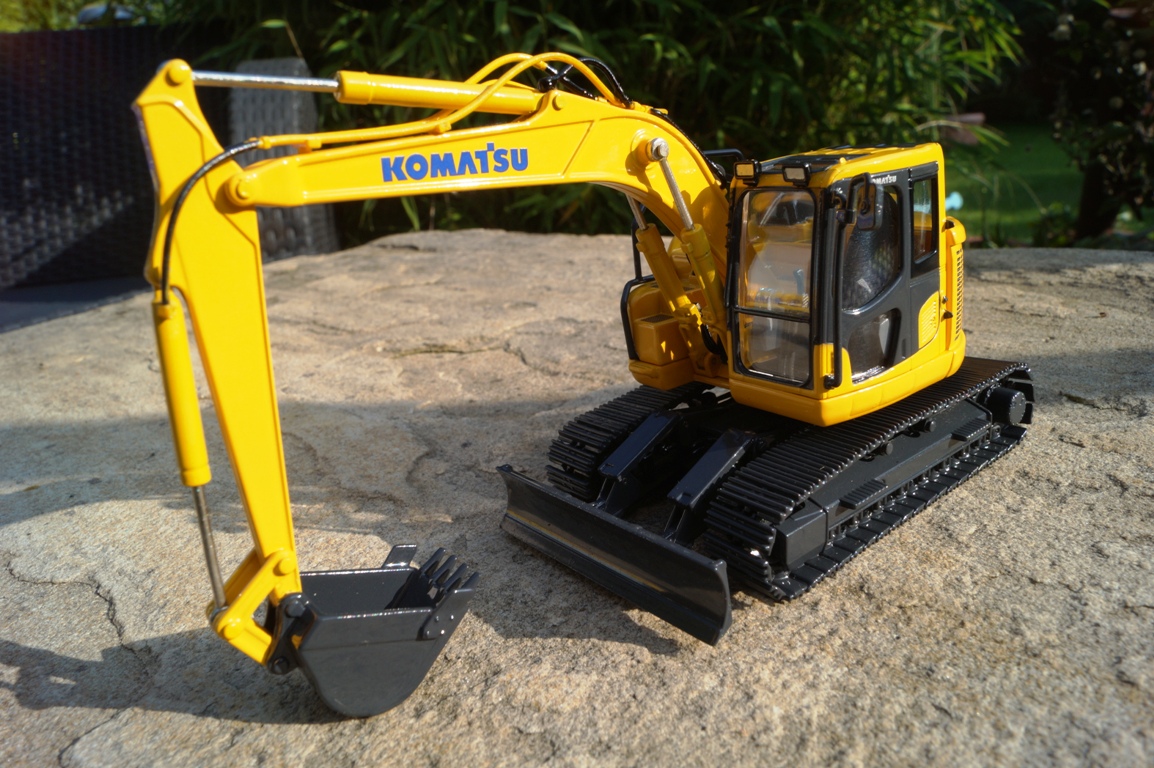 503360 -First Gear - Komatsu Kurzheckbagger PC 138 US LC-11