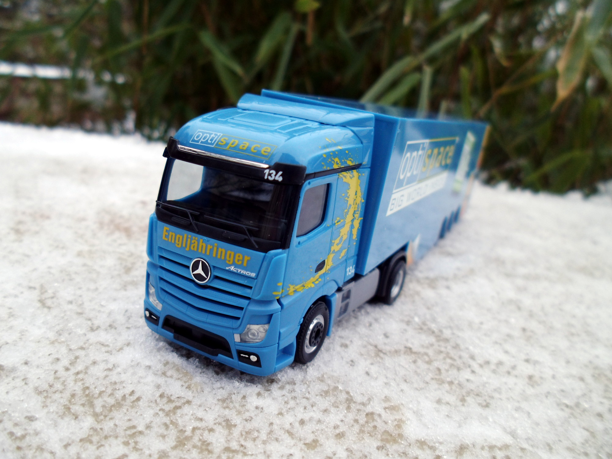912617 - Herpa -Mercedes-Benz Actros Gigaspace Doppelstock-Sattelzug "Engljähriger"