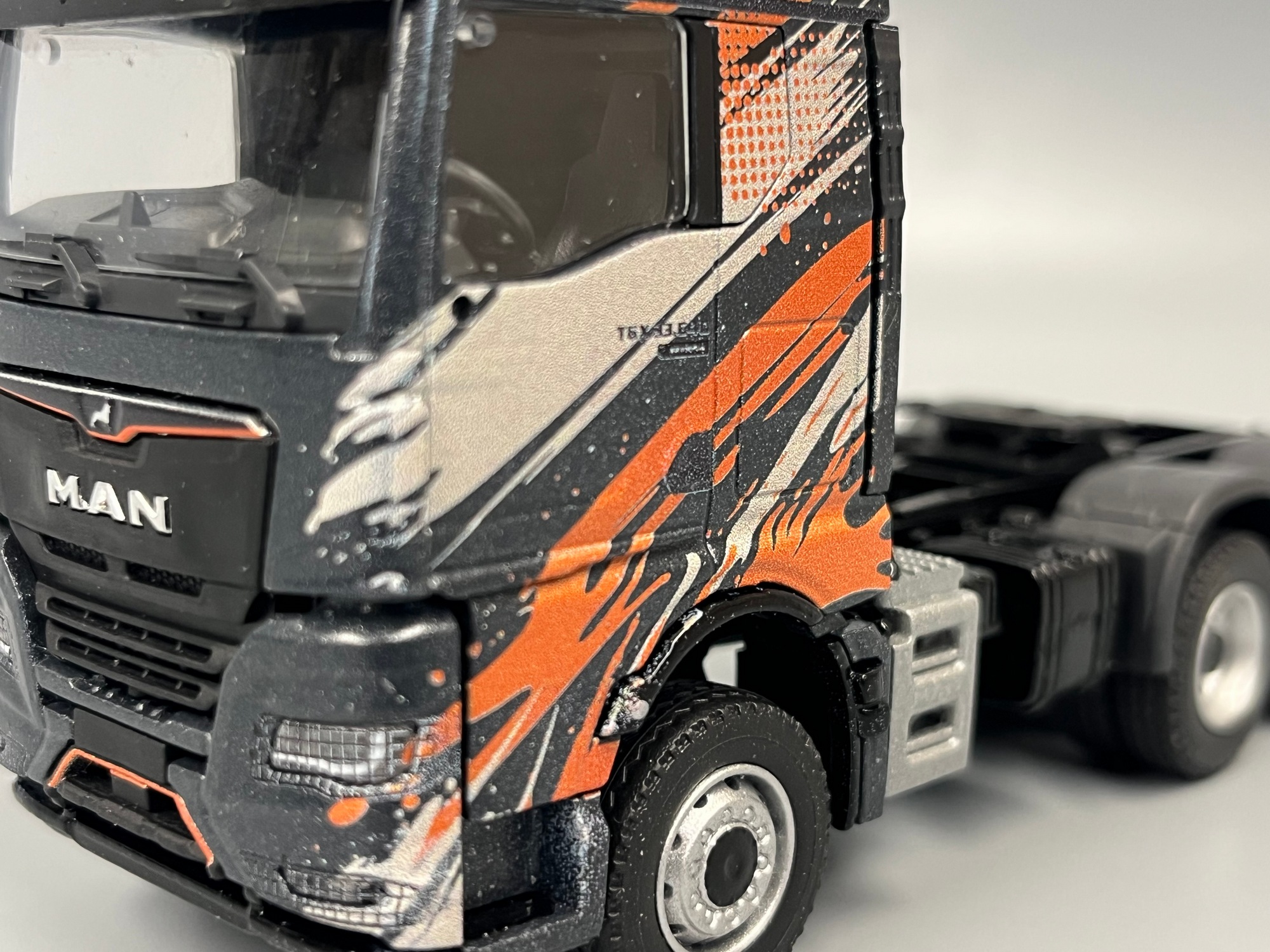 8005-1 -Conrad -MAN TGX GM 33.640 Schwerlast-Sattelzugmaschine