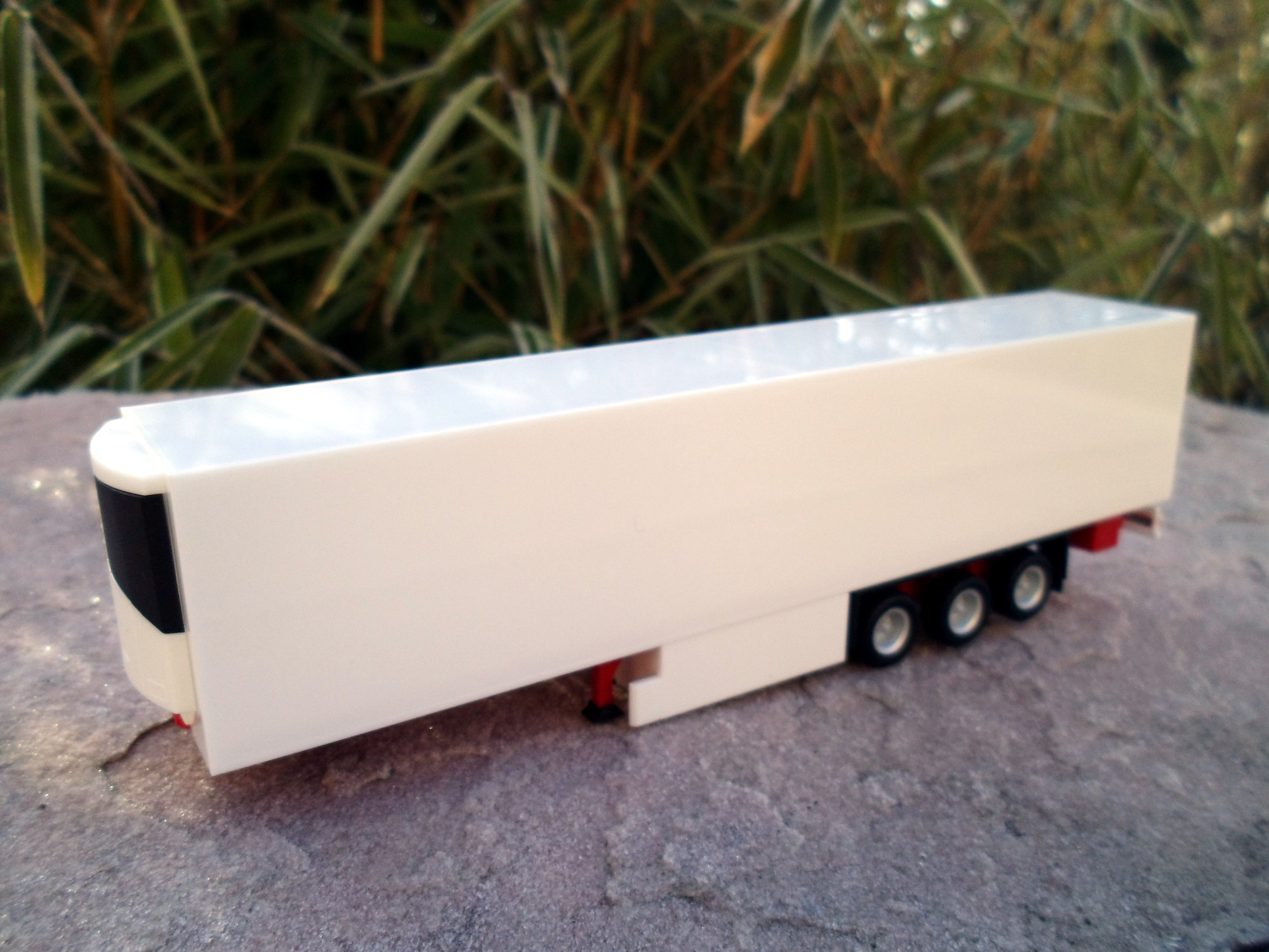 076296 - Herpa - Zubehör Schmitz Kühlkofferauflieger 3-achs mit Palettenkasten