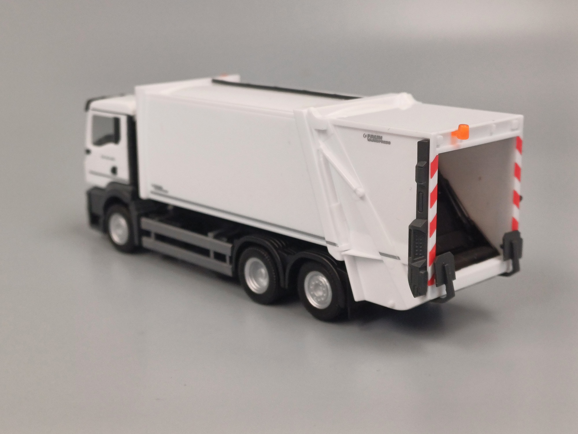 319010 - Herpa - MAN TGS NN Pressmüllfahrzeug FAUN VARIOPRESS, weiß